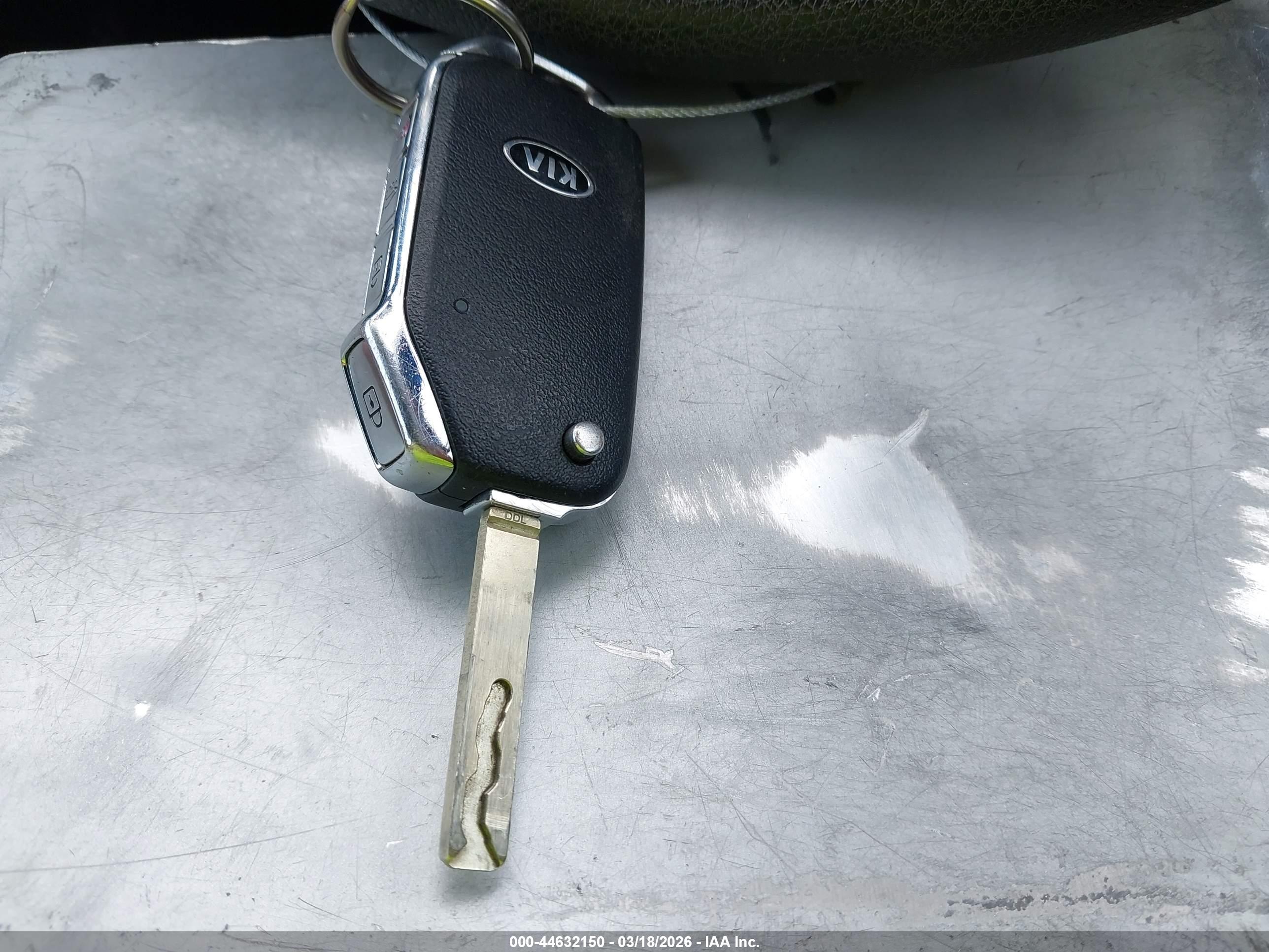 KIA K5 image 11