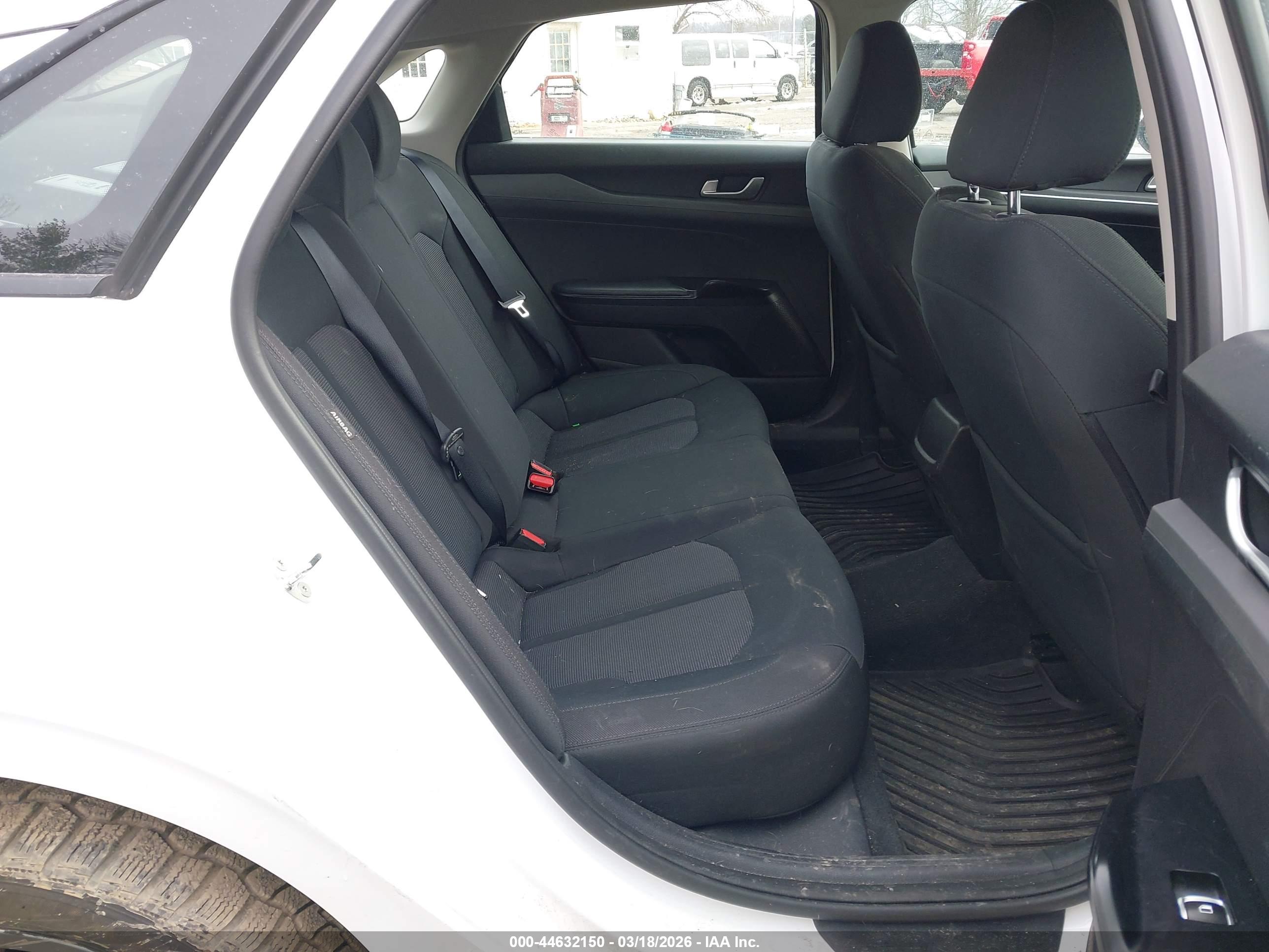 KIA K5 image 8