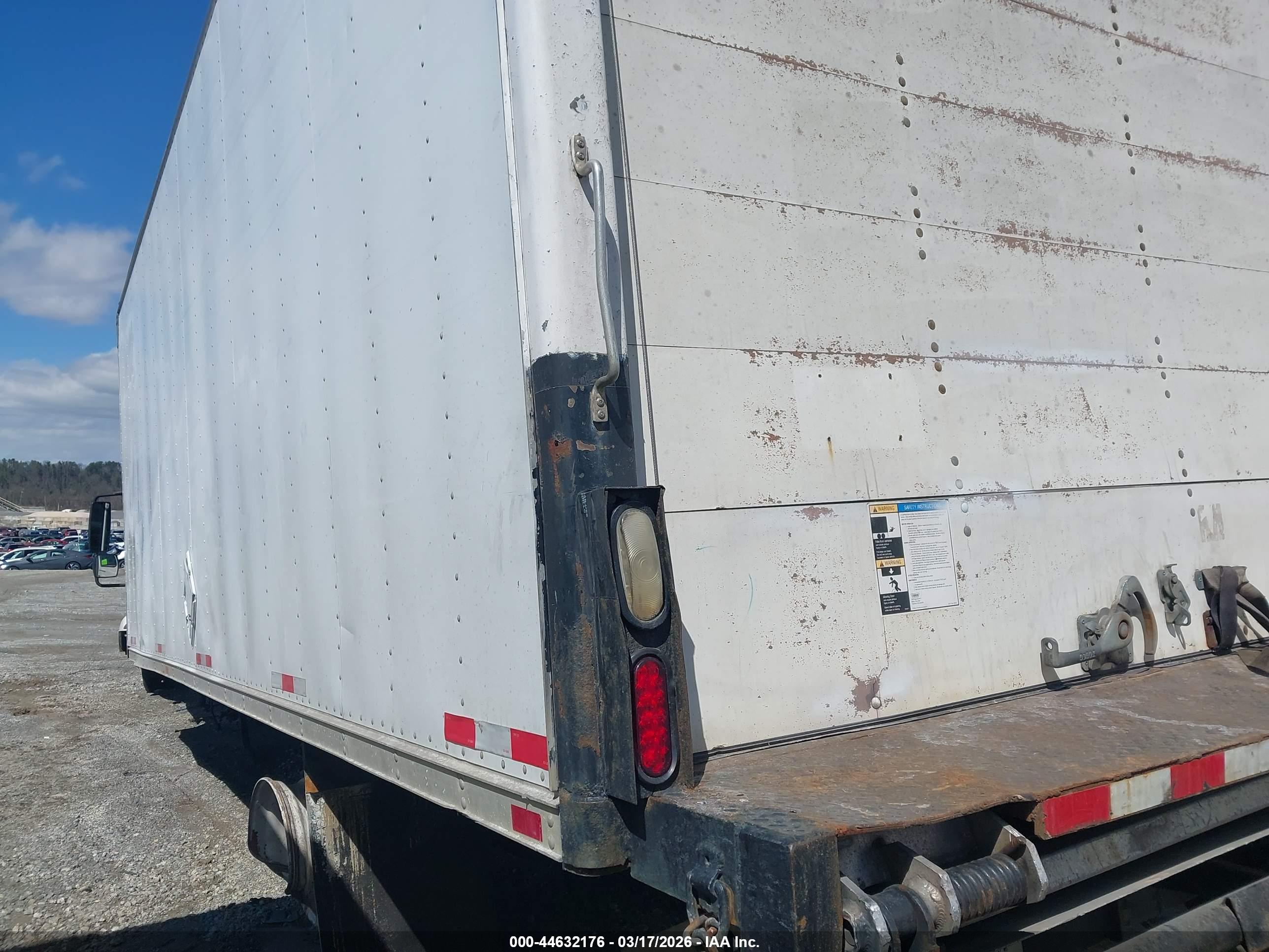 INTERNATIONAL 4000 image 3