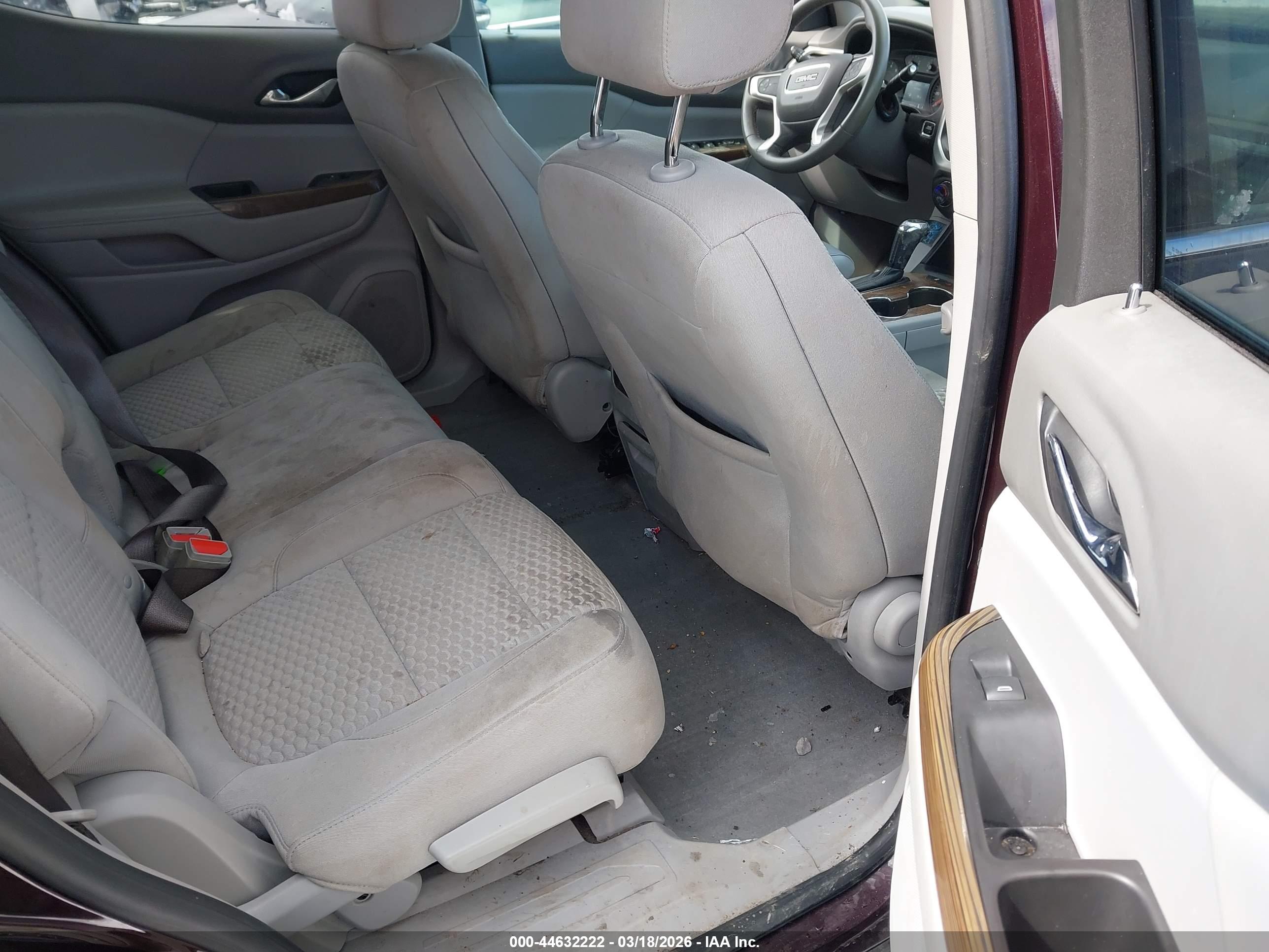 GMC ACADIA image 8
