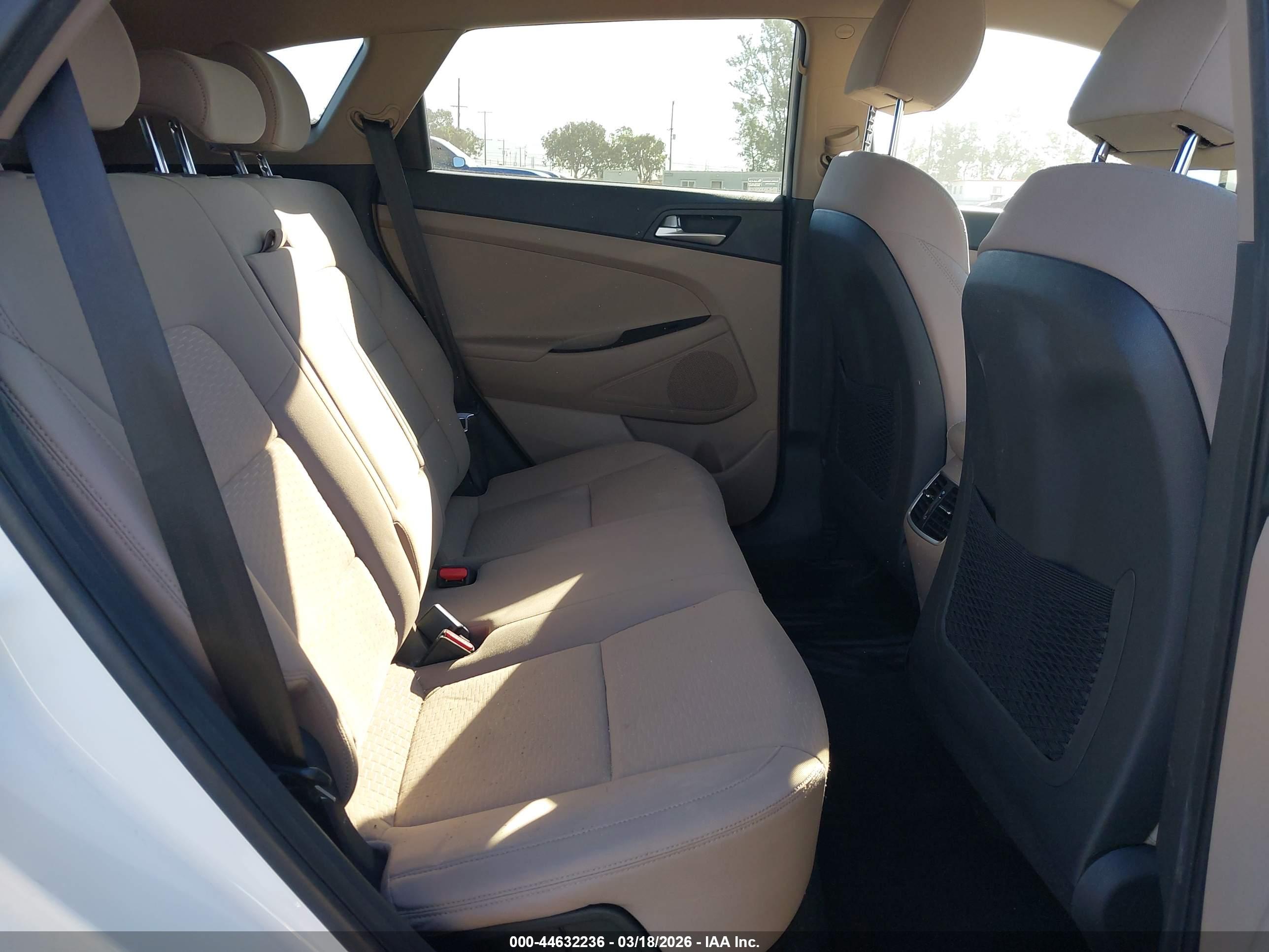 HYUNDAI TUCSON image 8