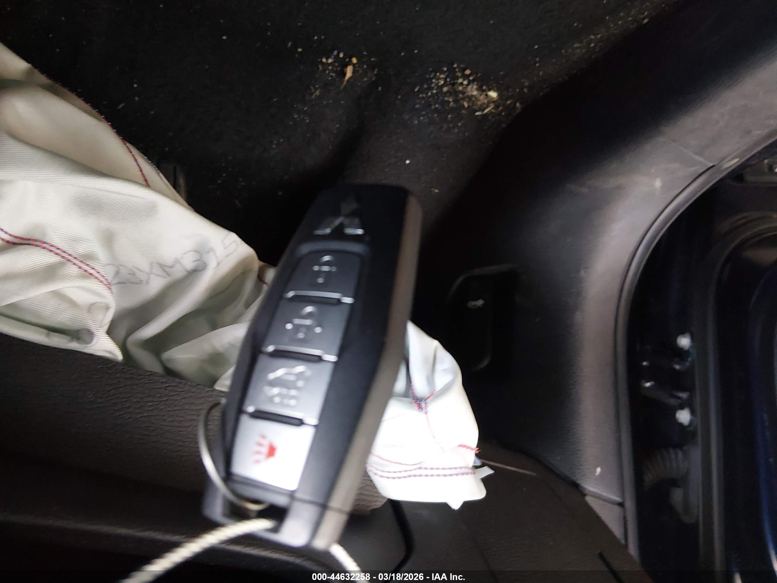 MITSUBISHI OUTLANDER image 11