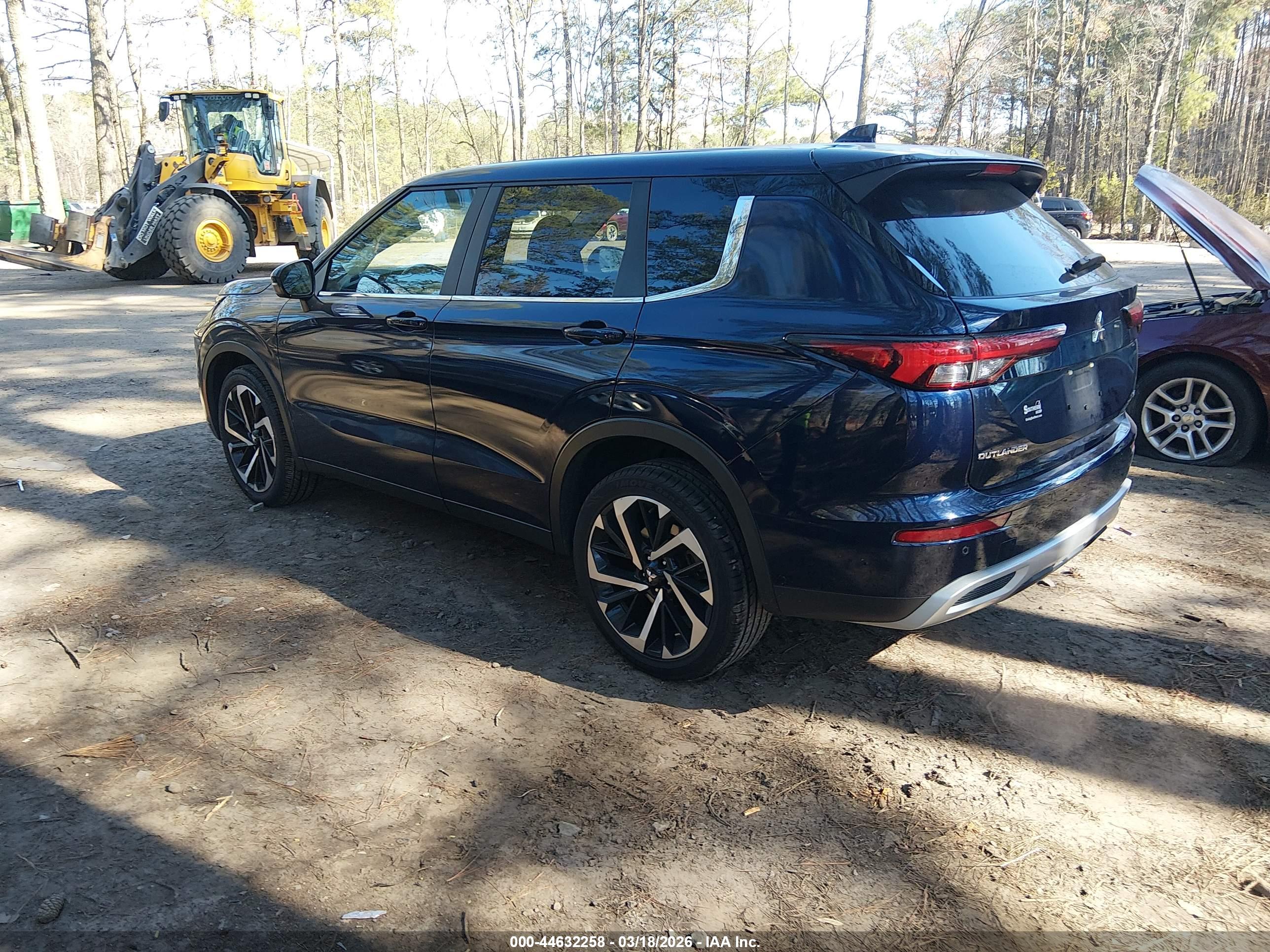 MITSUBISHI OUTLANDER image 3