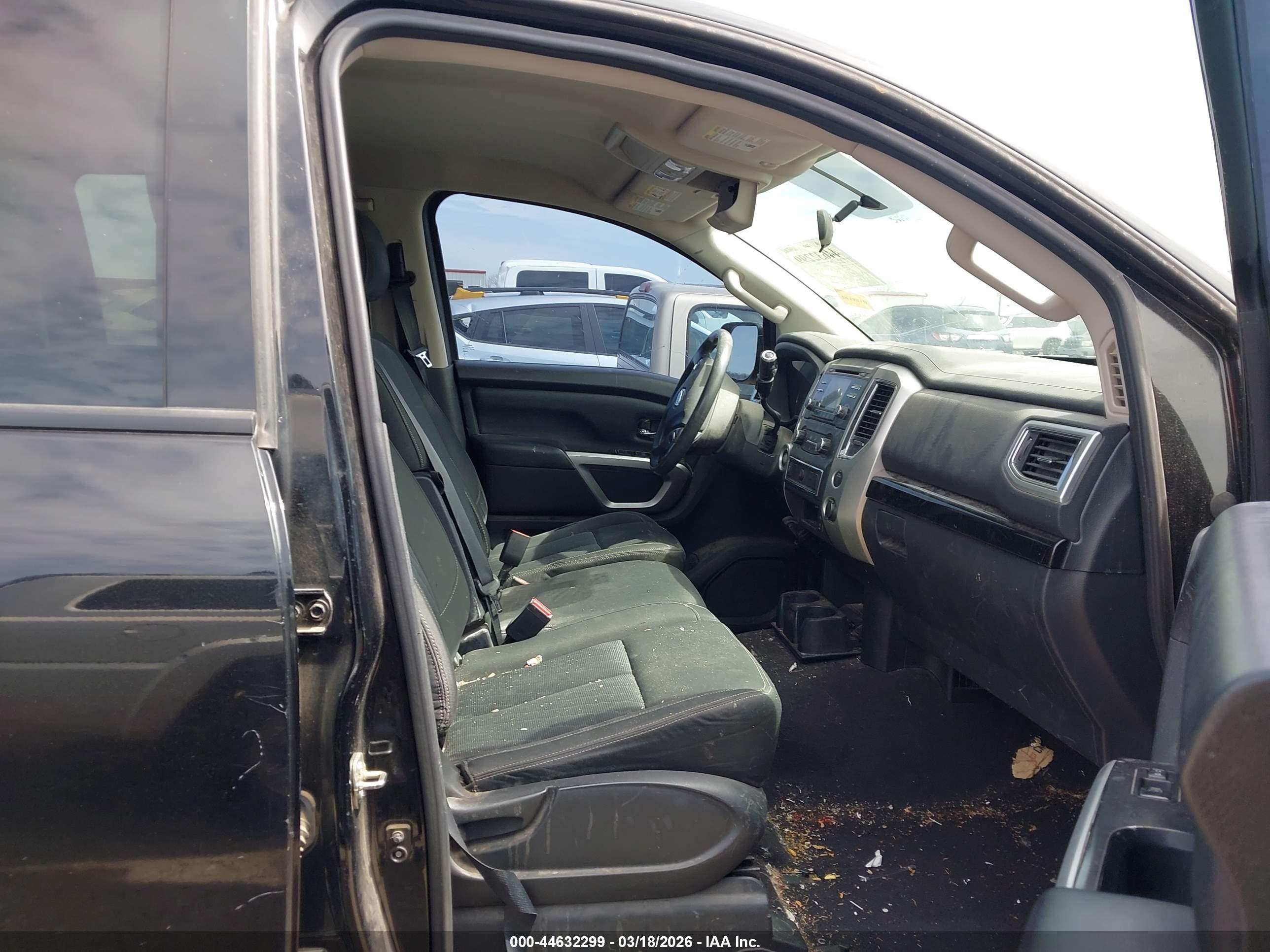 NISSAN TITAN image 5