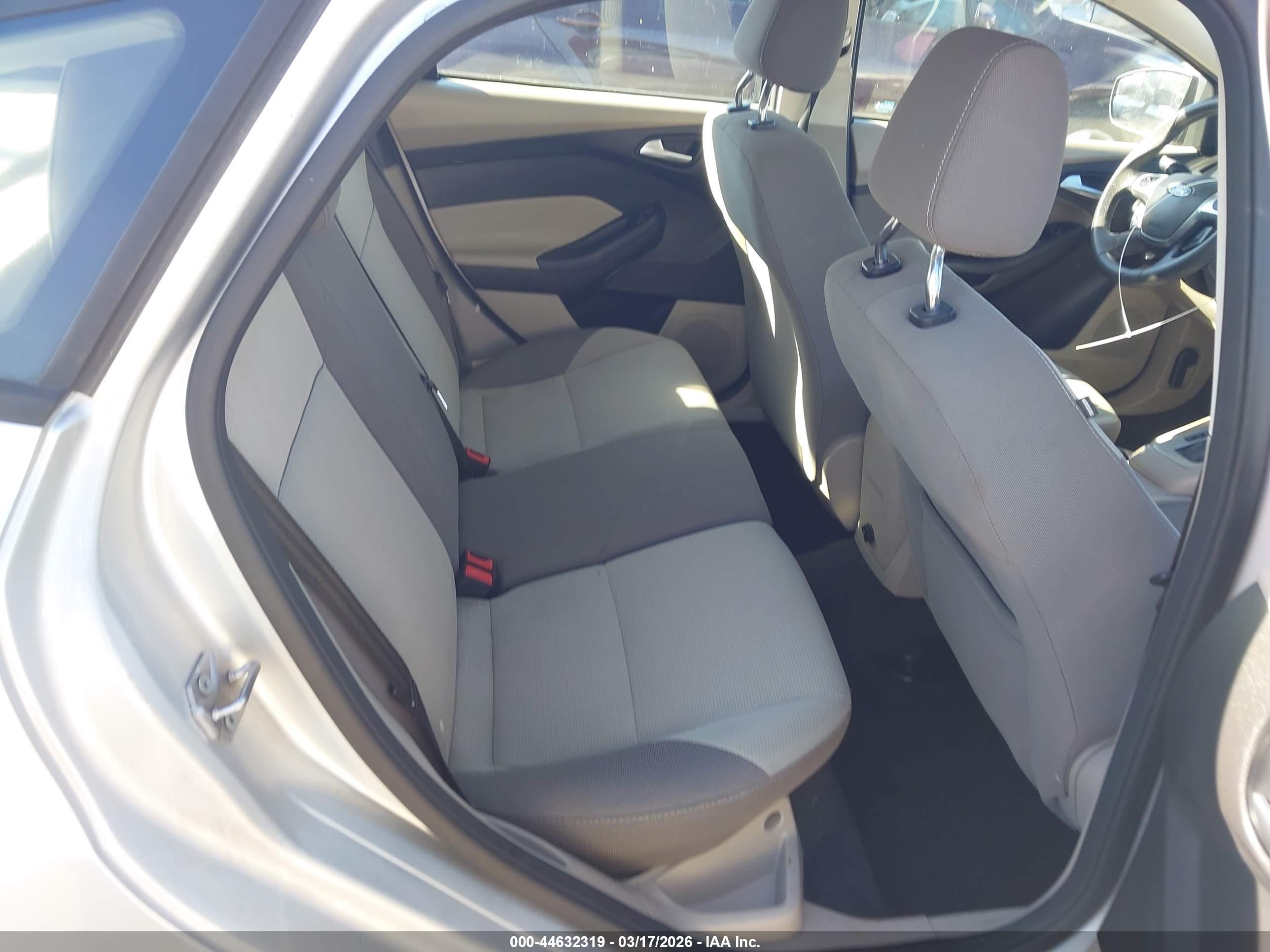 FORD FOCUS image 8