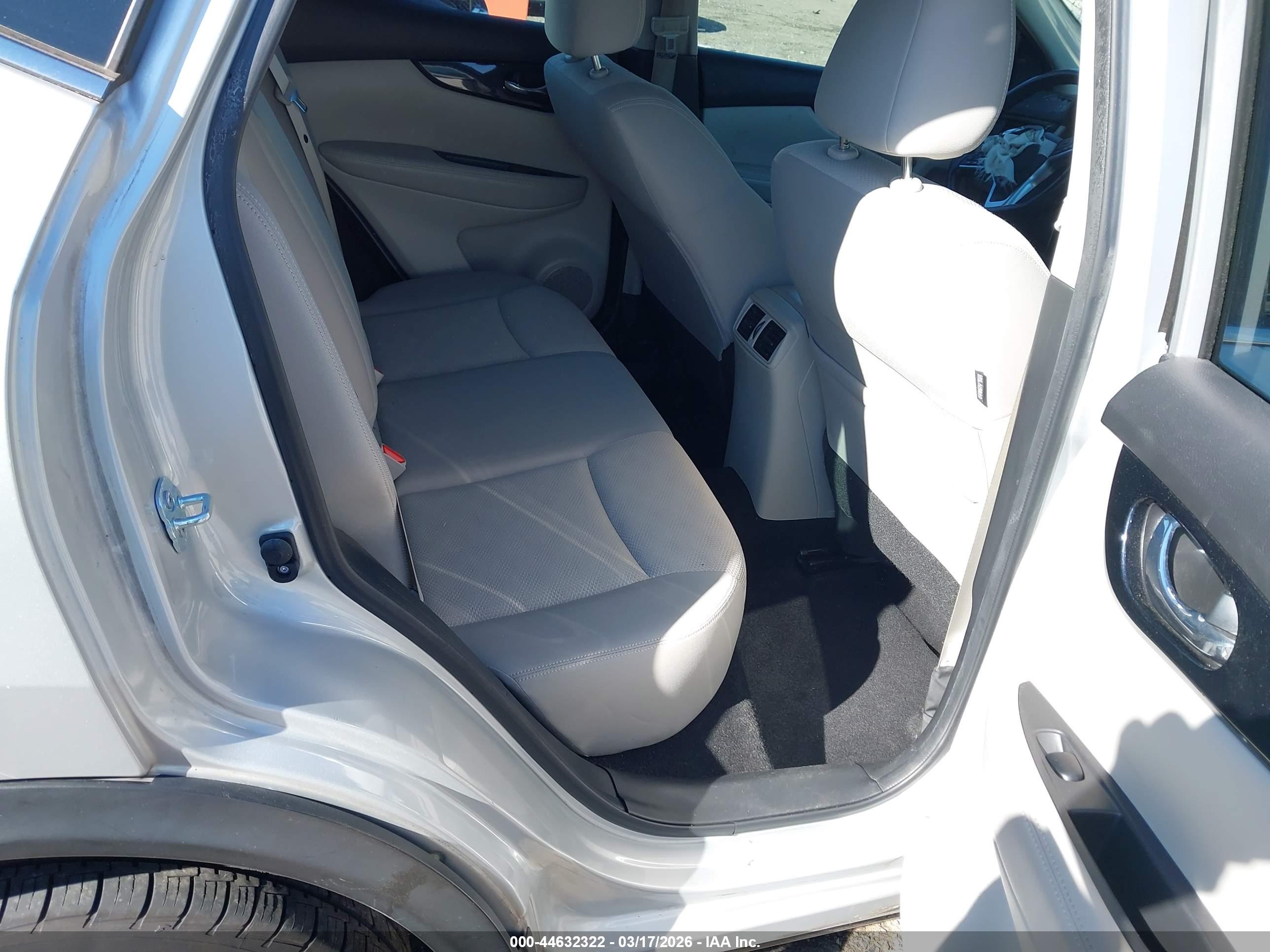 NISSAN ROGUE image 8