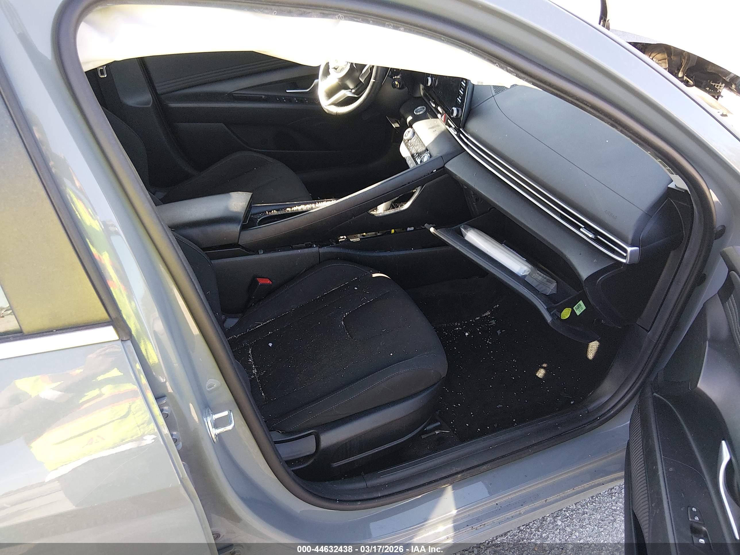 HYUNDAI ELANTRA image 5