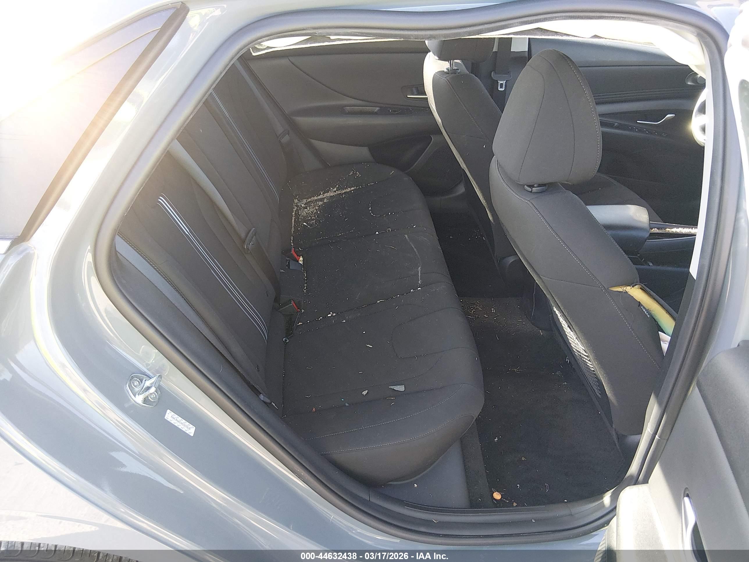 HYUNDAI ELANTRA image 8