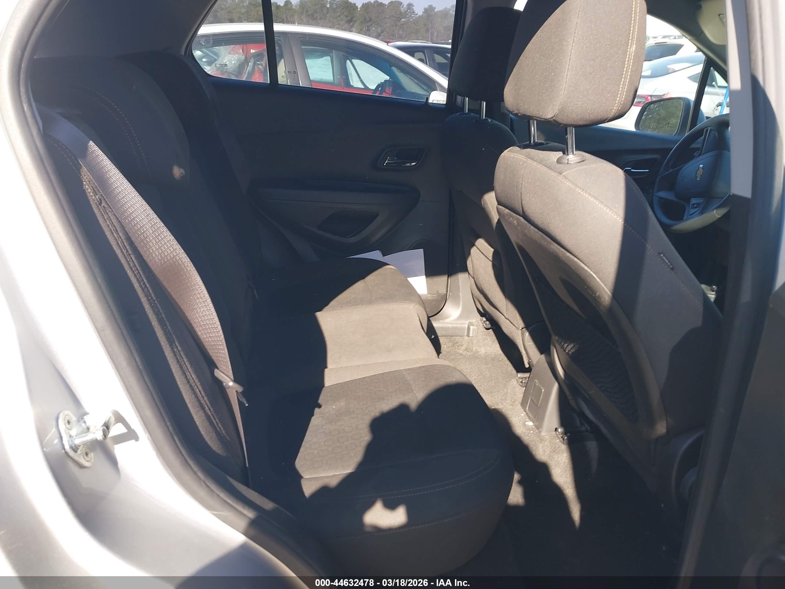 CHEVROLET TRAX image 8