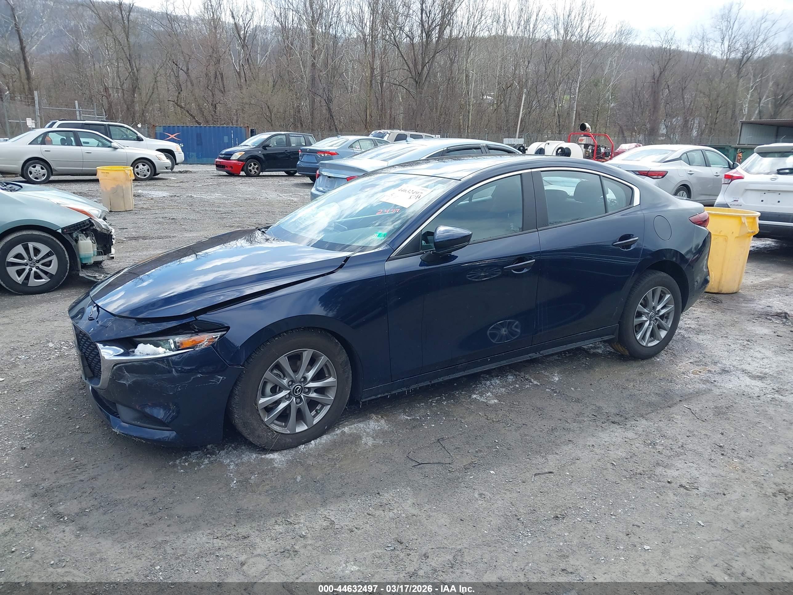MAZDA MAZDA3 image 2