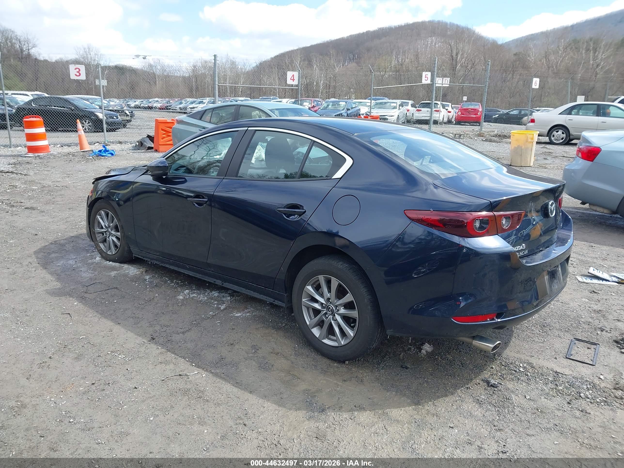 MAZDA MAZDA3 image 3