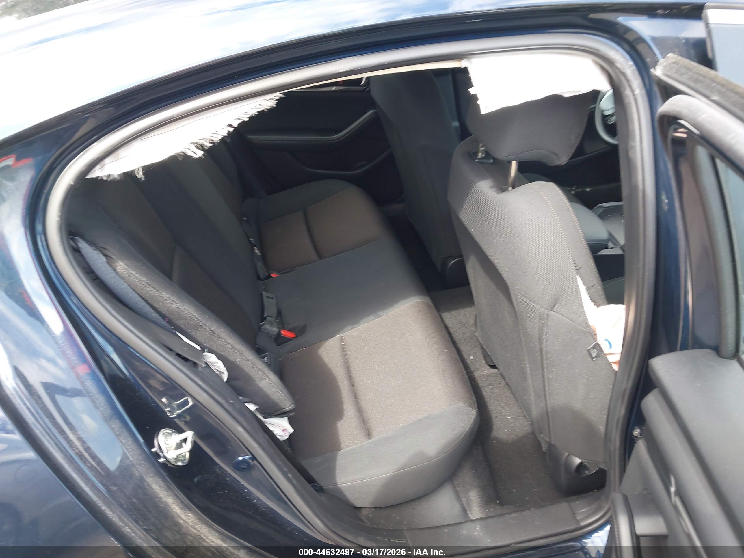 MAZDA MAZDA3 image 8