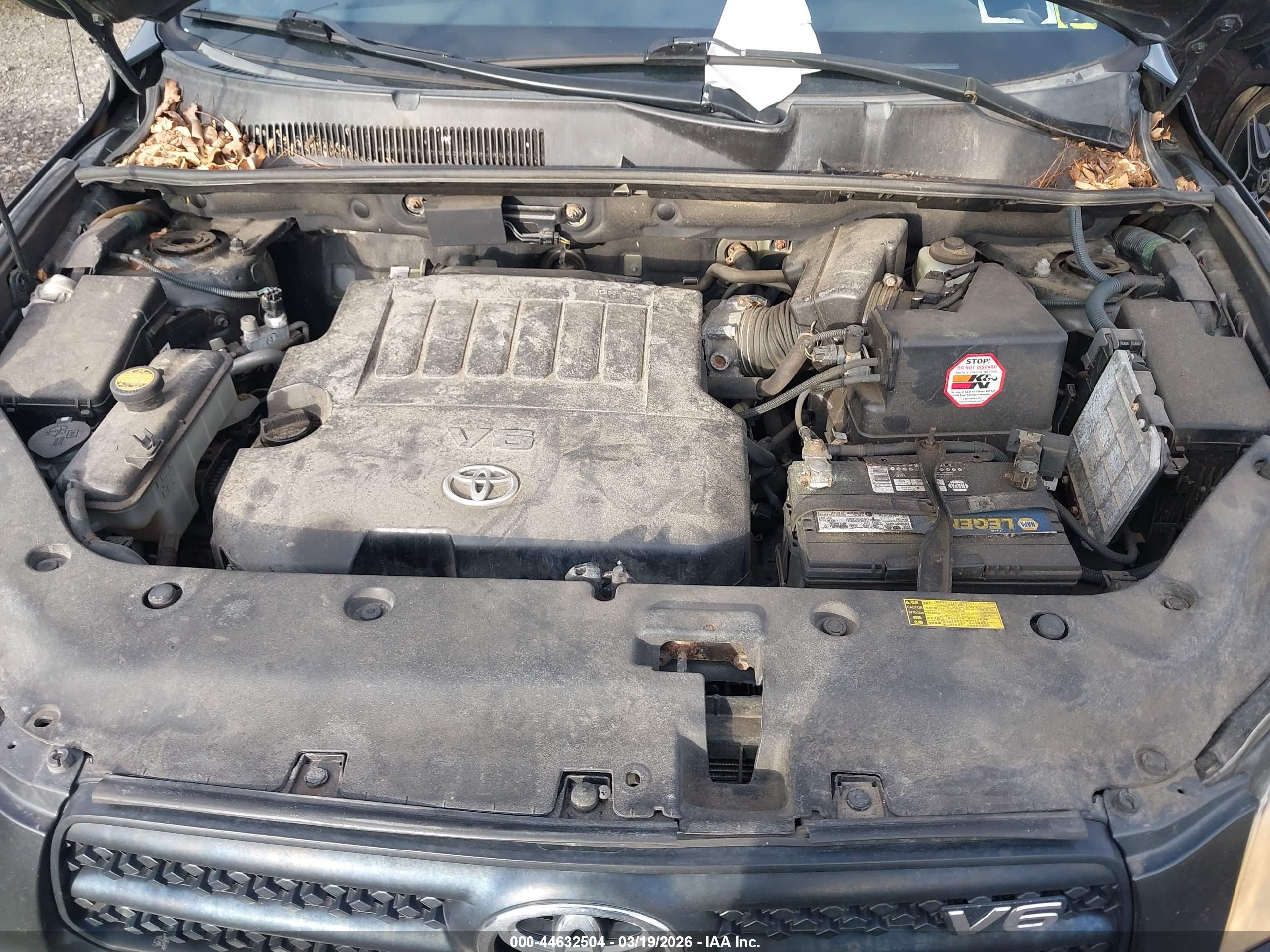 TOYOTA RAV4 image 10