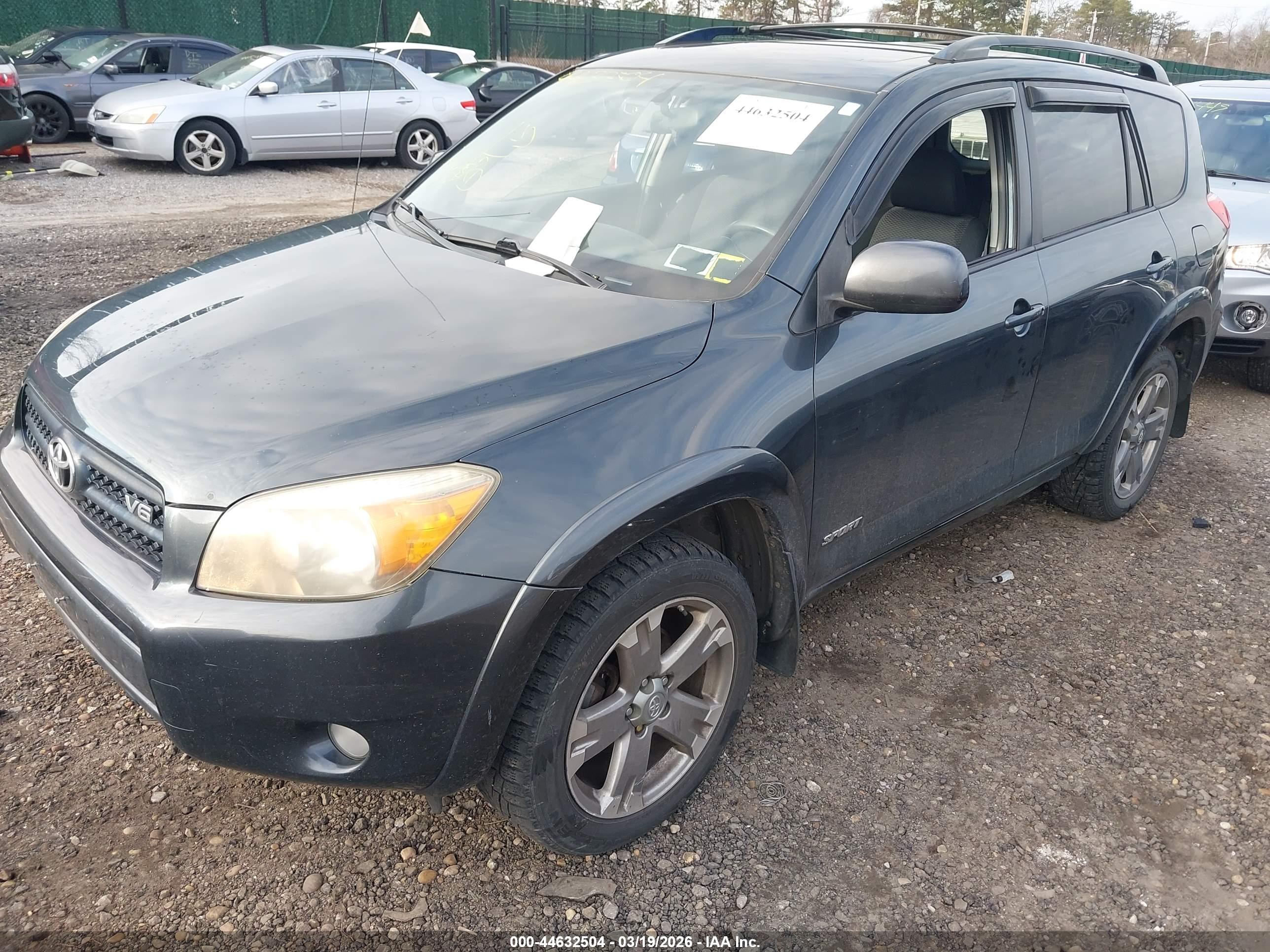 TOYOTA RAV4 image 2