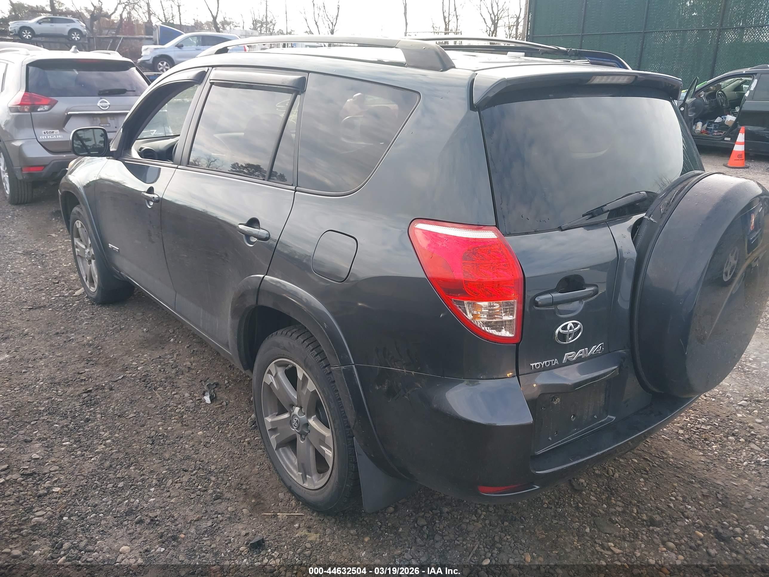 TOYOTA RAV4 image 3