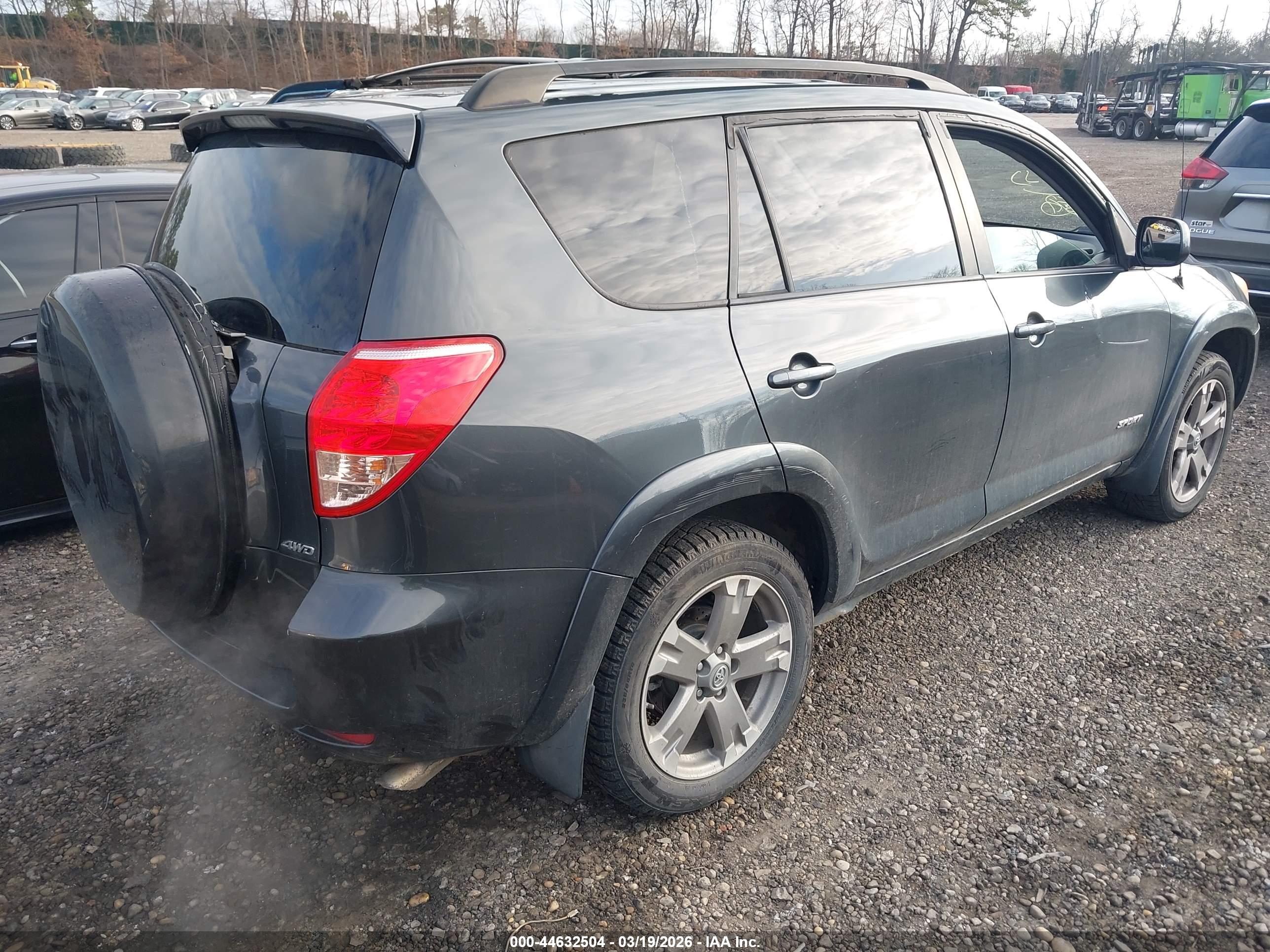 TOYOTA RAV4 image 4