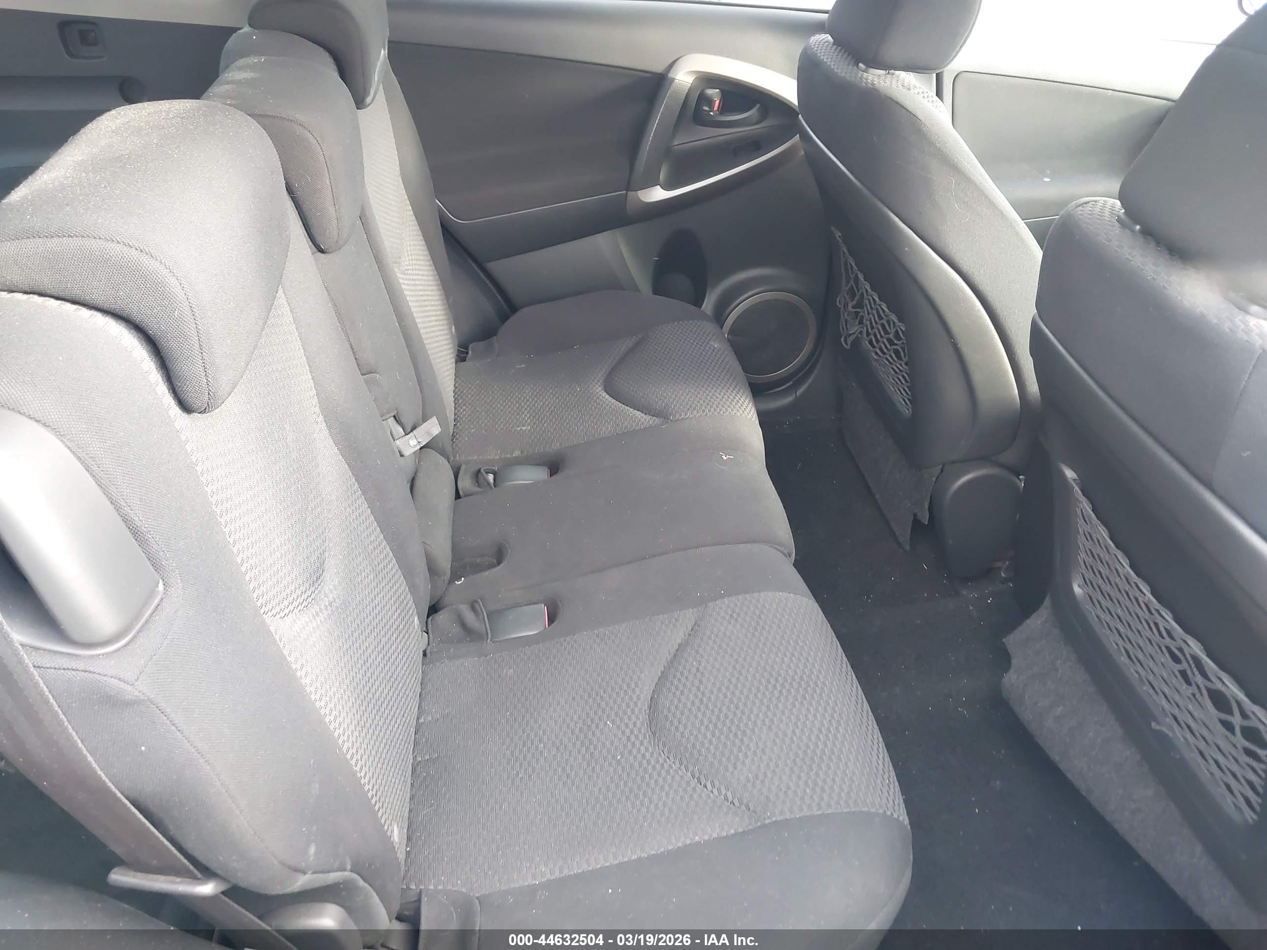 TOYOTA RAV4 image 8