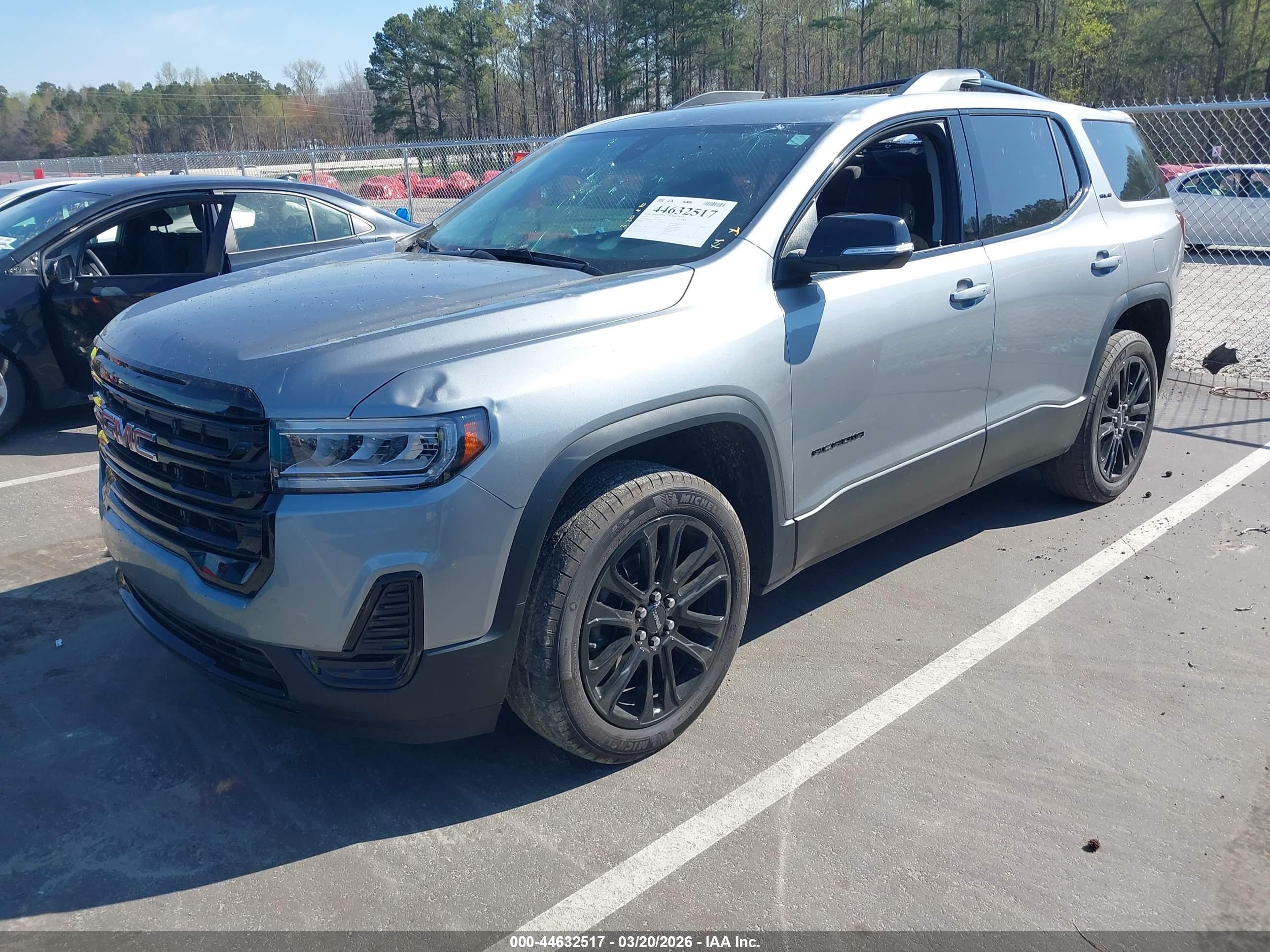 GMC ACADIA image 2