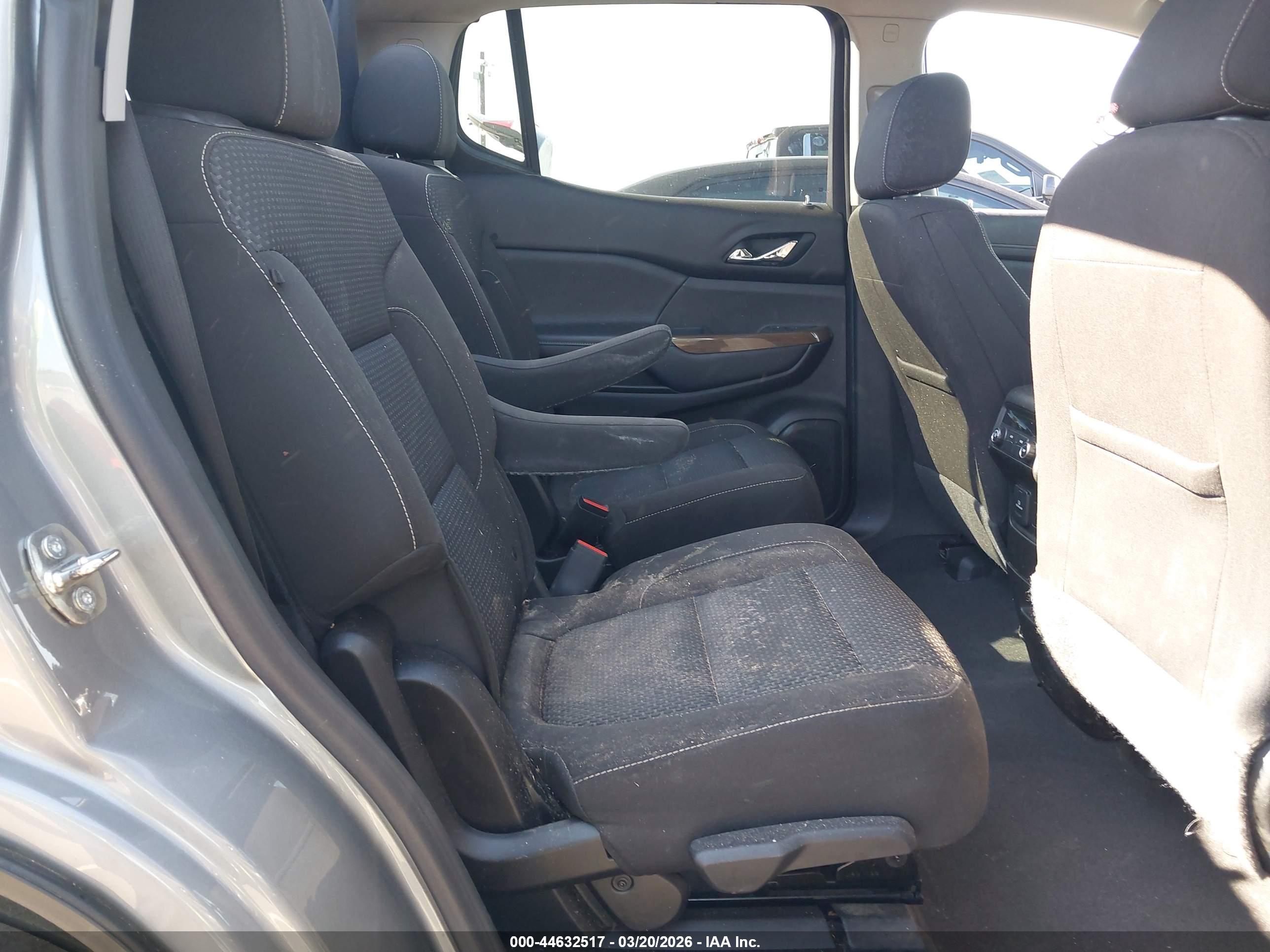 GMC ACADIA image 8