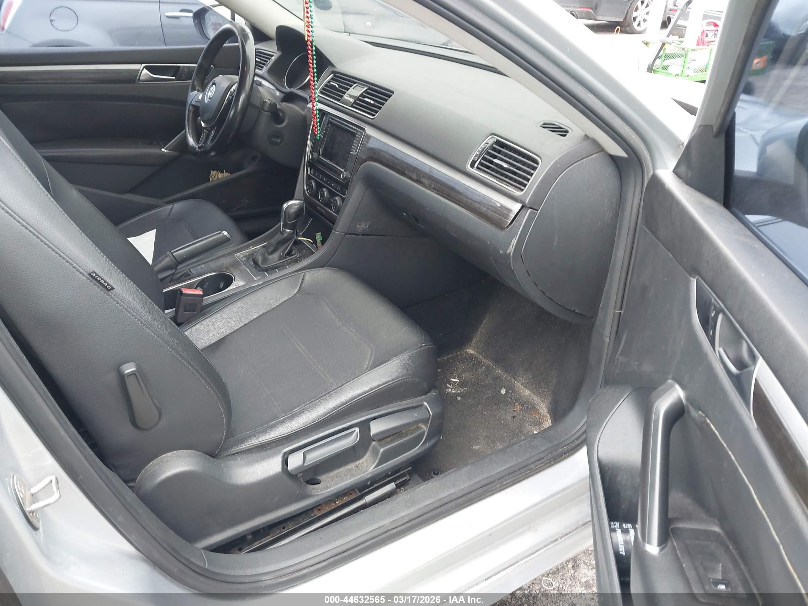 VOLKSWAGEN PASSAT image 5