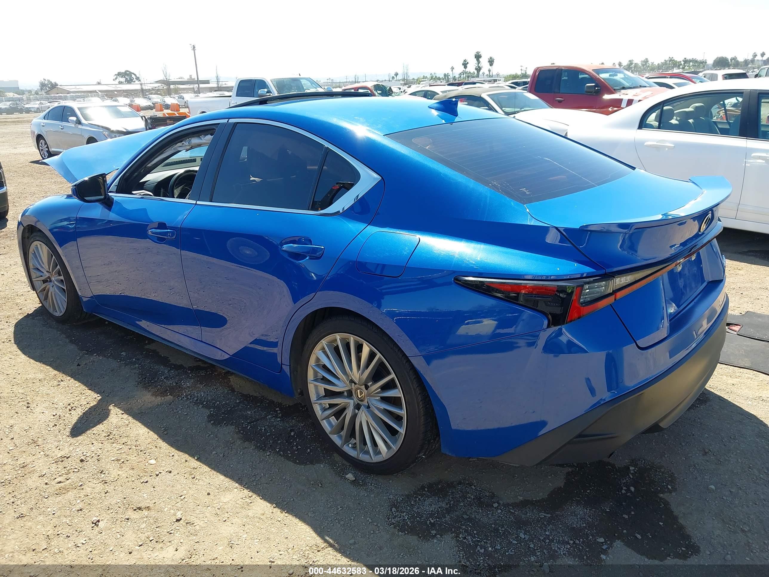 LEXUS IS image 3