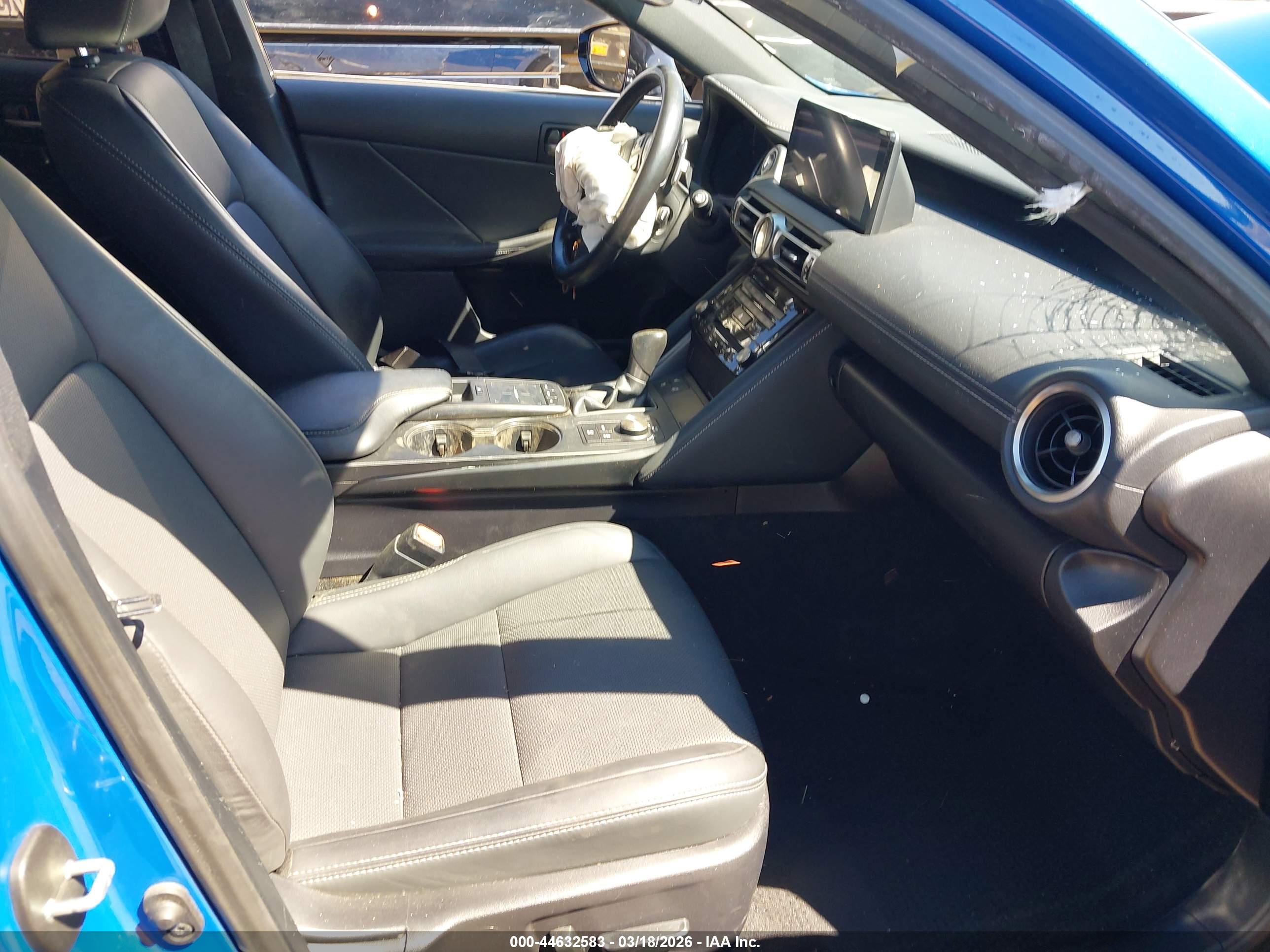 LEXUS IS image 5