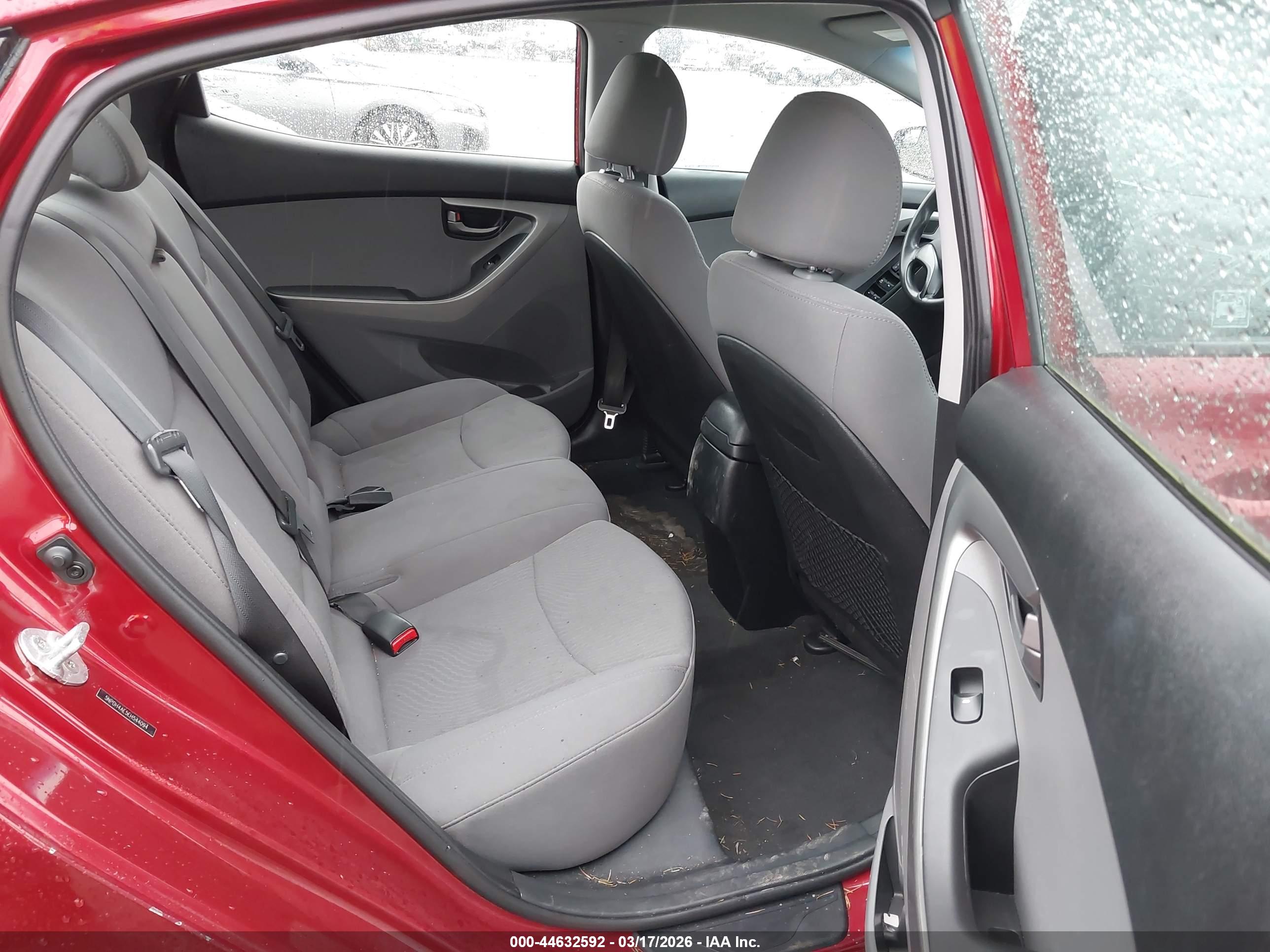 HYUNDAI ELANTRA image 8