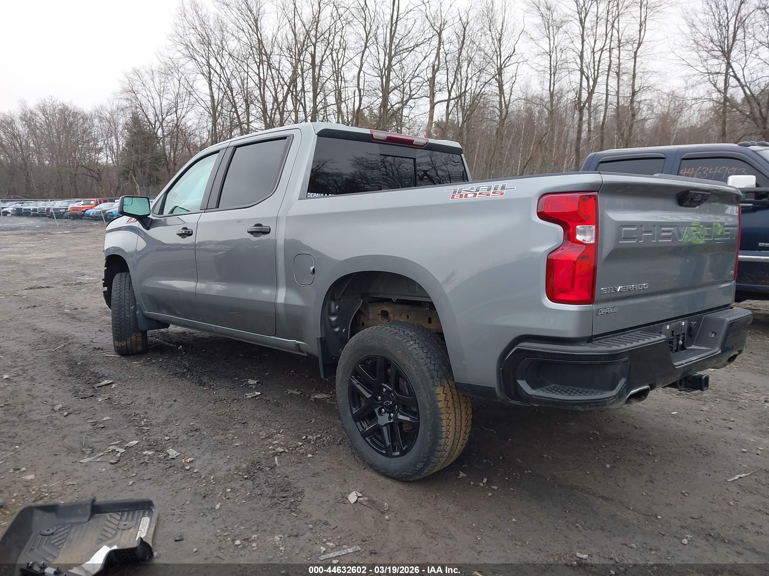 CHEVROLET SILVERADO image 3