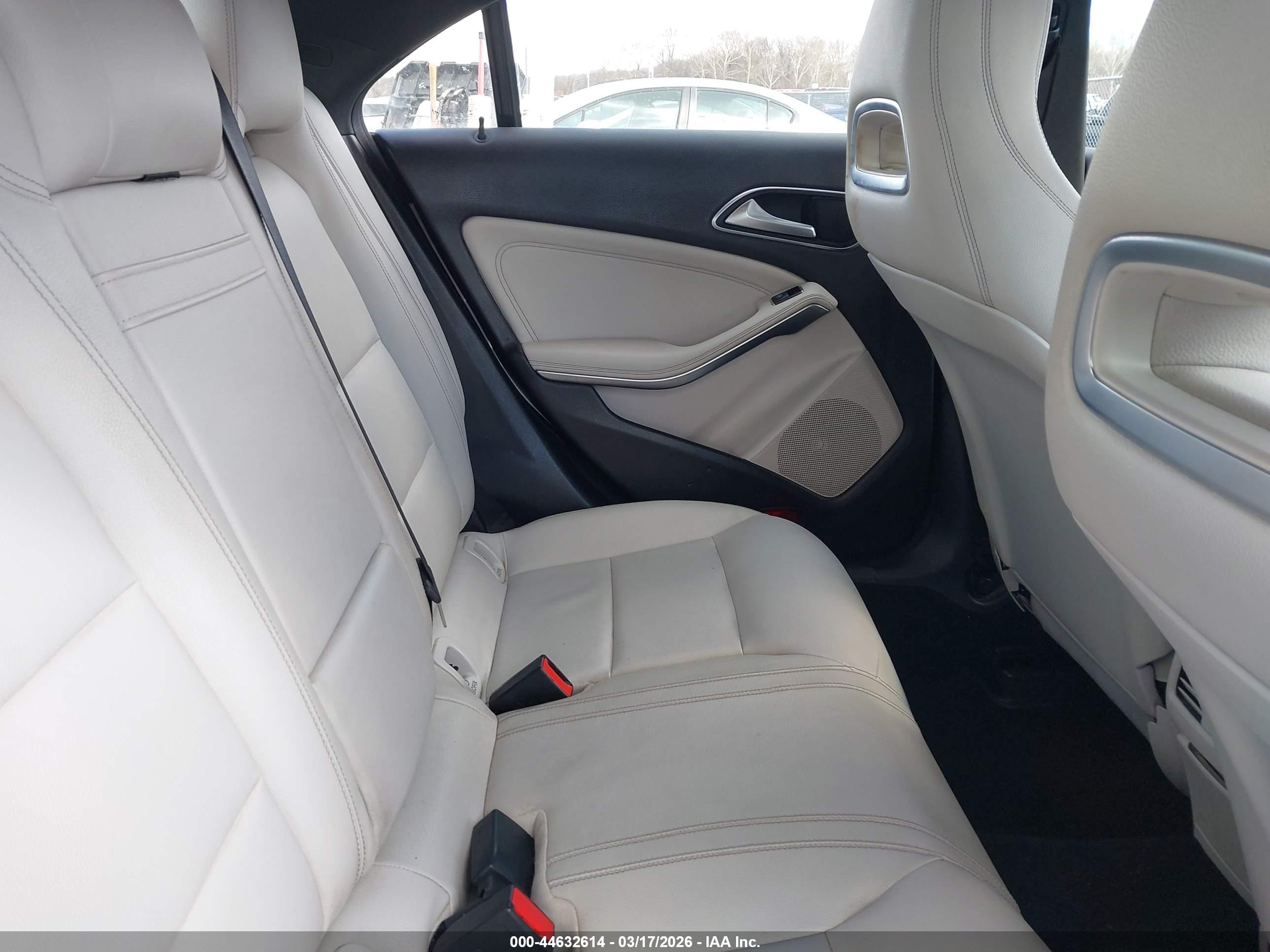 MERCEDES-BENZ CLA image 8