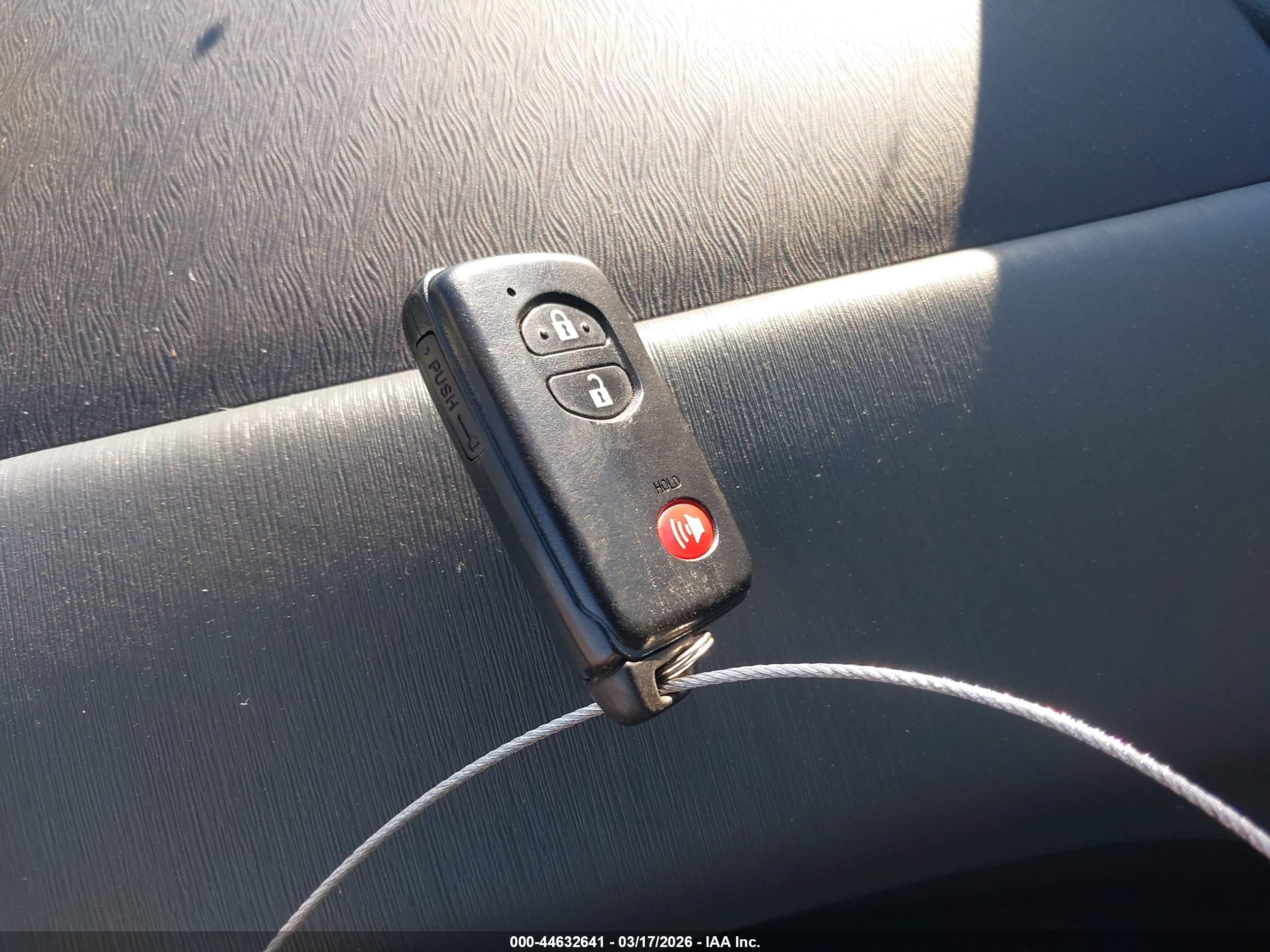 TOYOTA PRIUS image 11