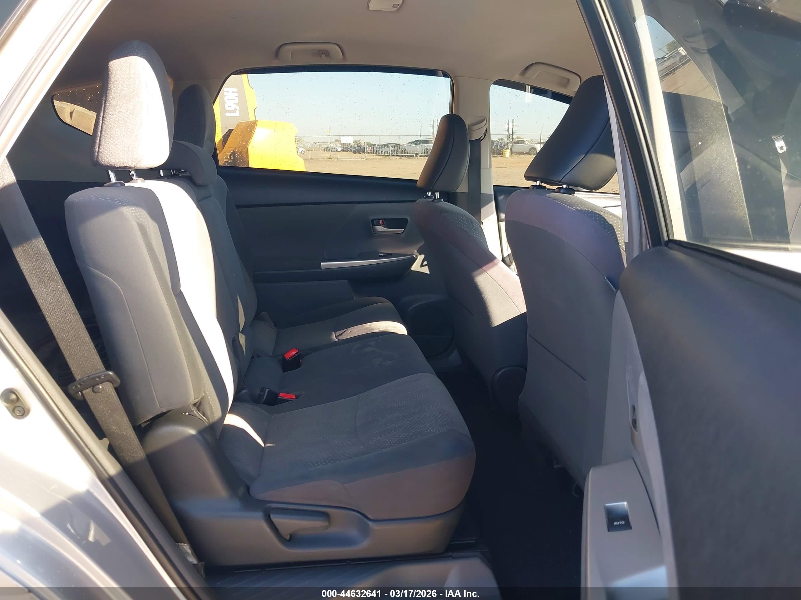 TOYOTA PRIUS image 8