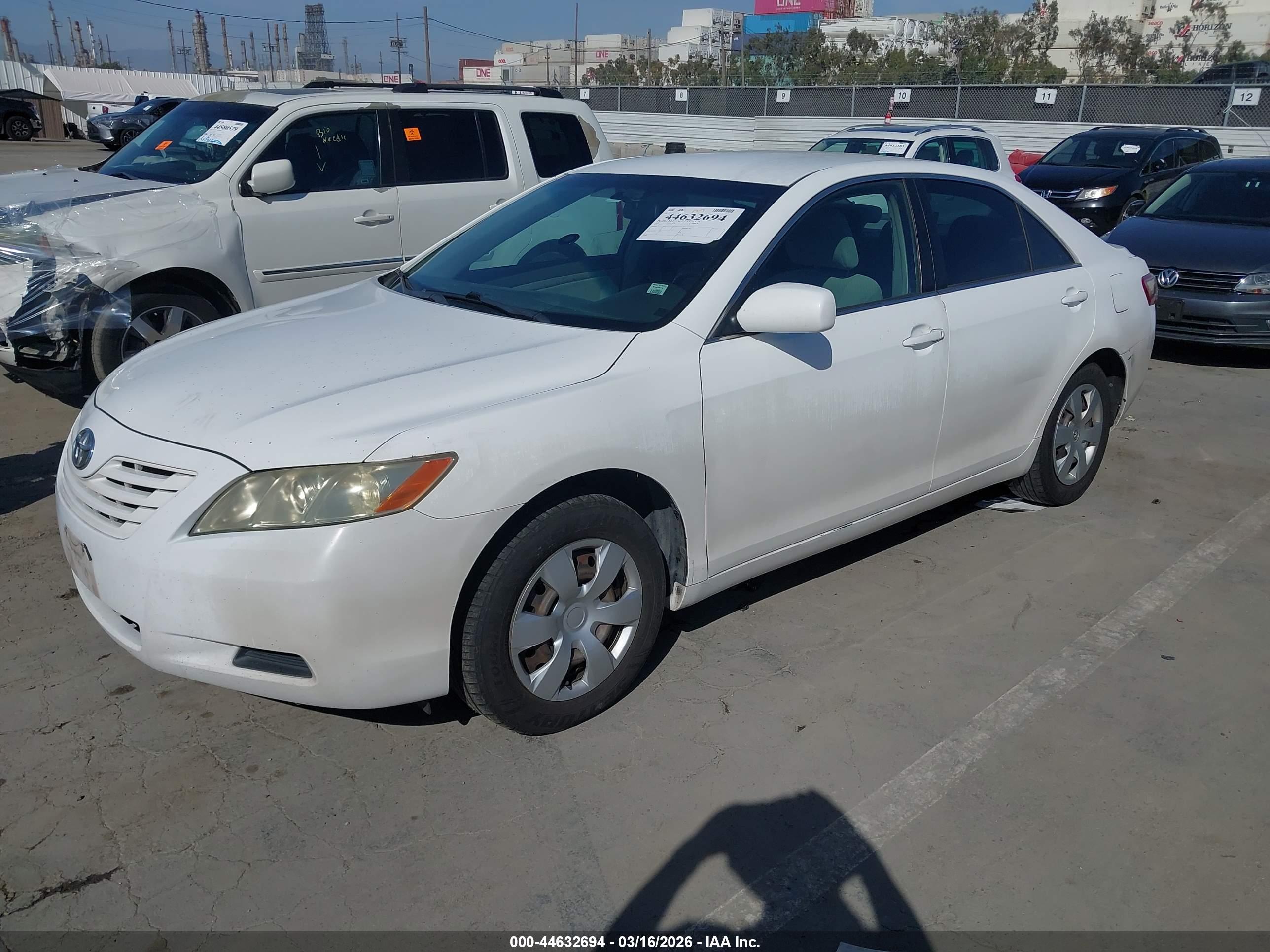 TOYOTA CAMRY image 2