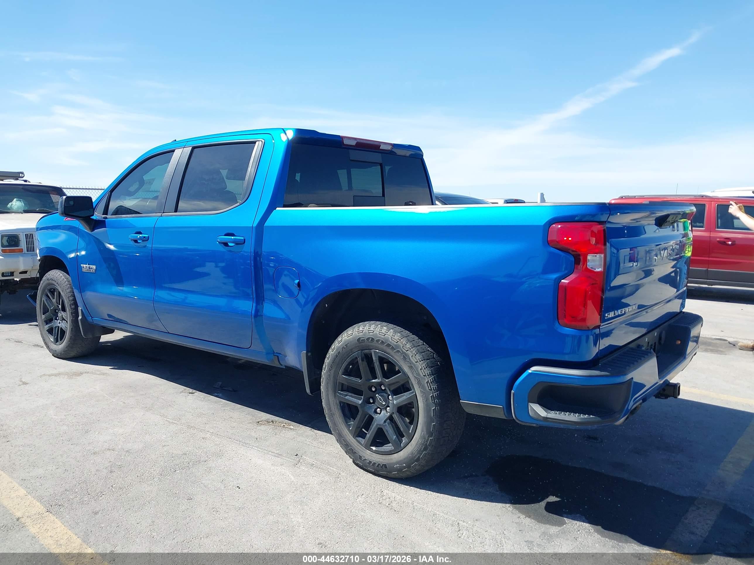 CHEVROLET SILVERADO image 3