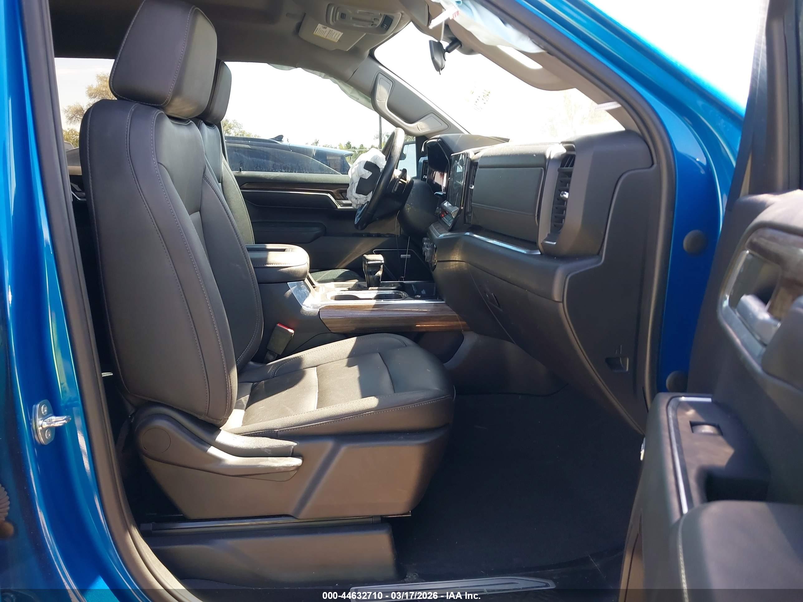 CHEVROLET SILVERADO image 5