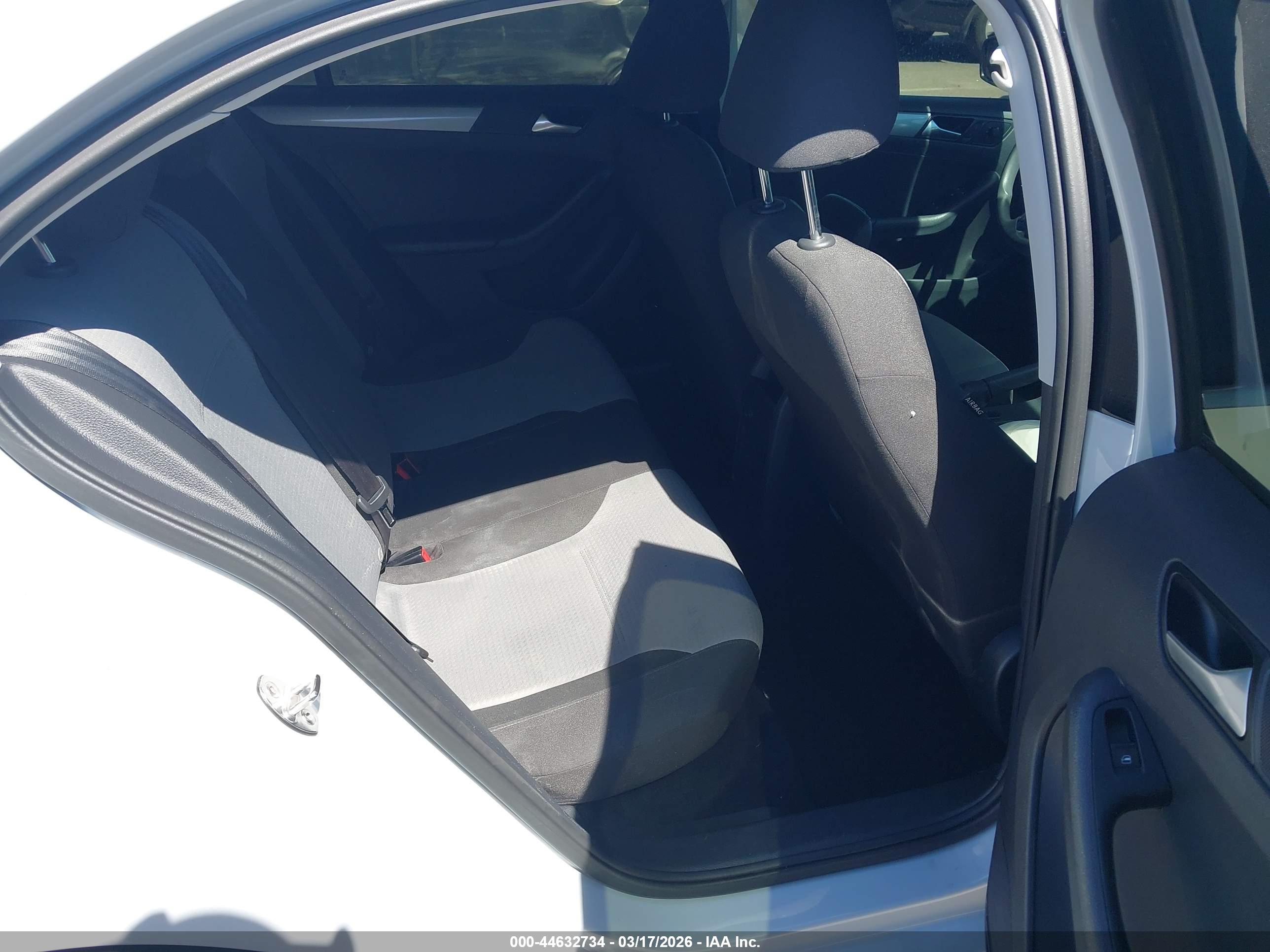 VOLKSWAGEN JETTA image 8