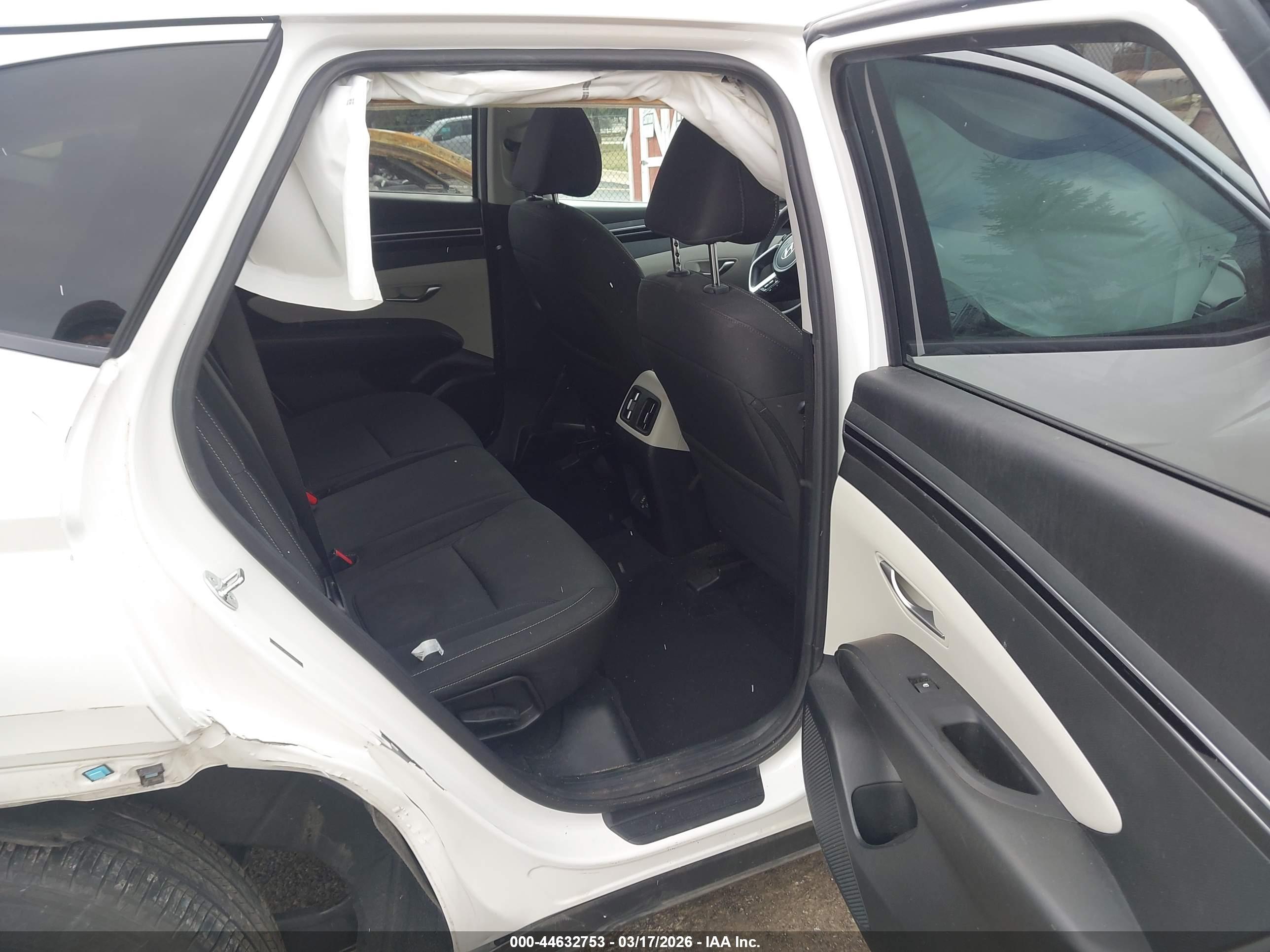 HYUNDAI TUCSON image 8
