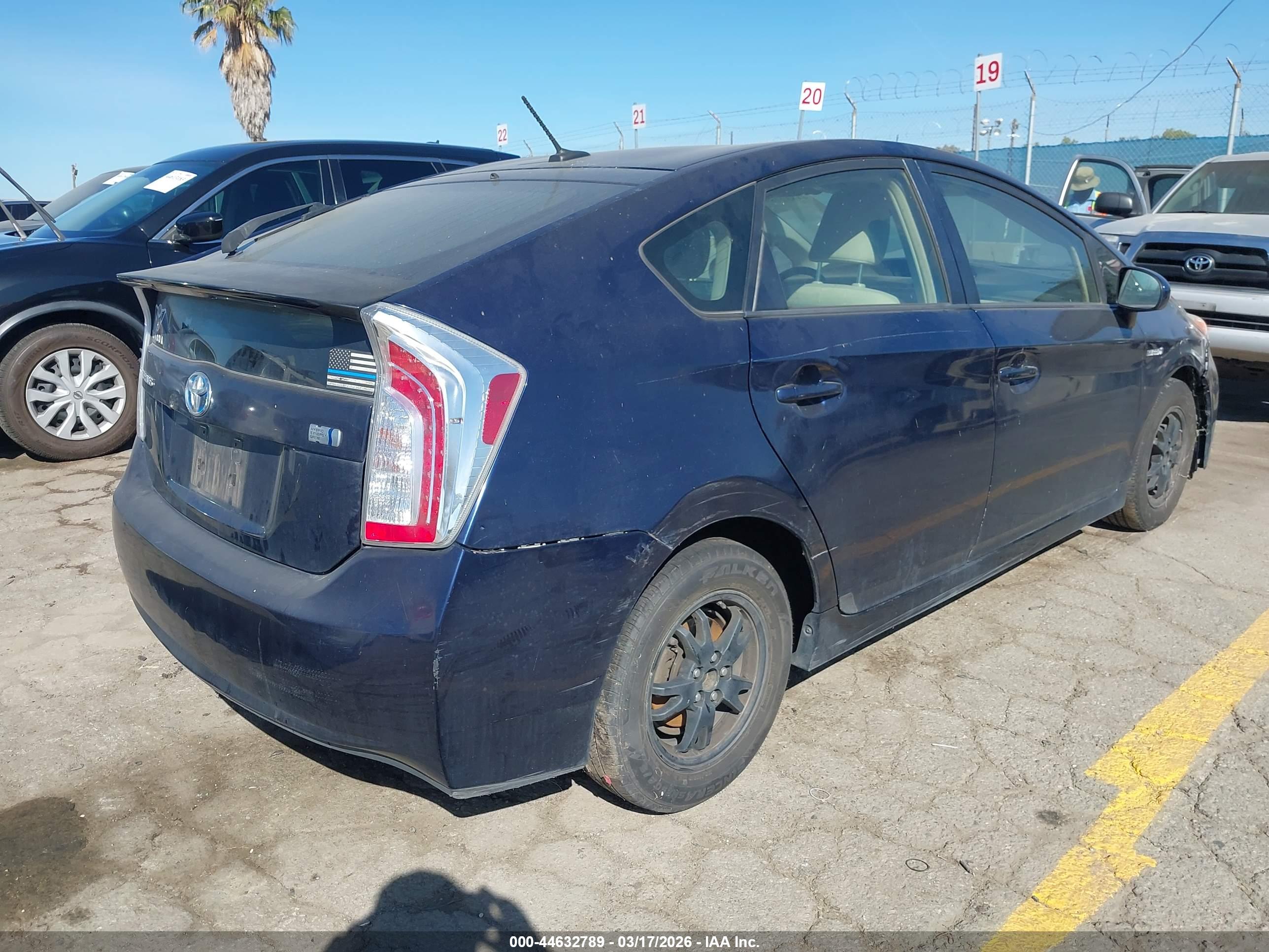 TOYOTA PRIUS image 4