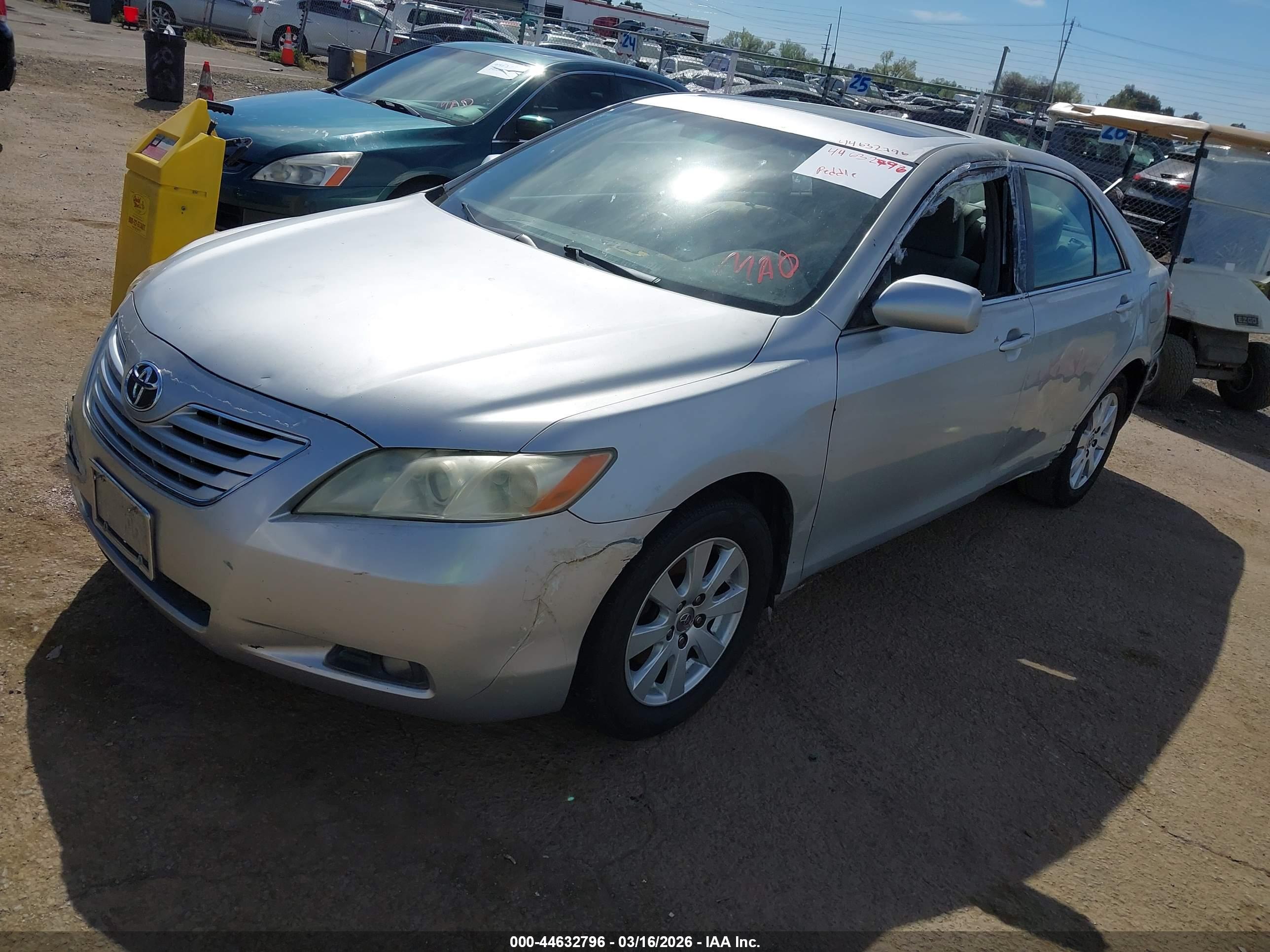 TOYOTA CAMRY image 2