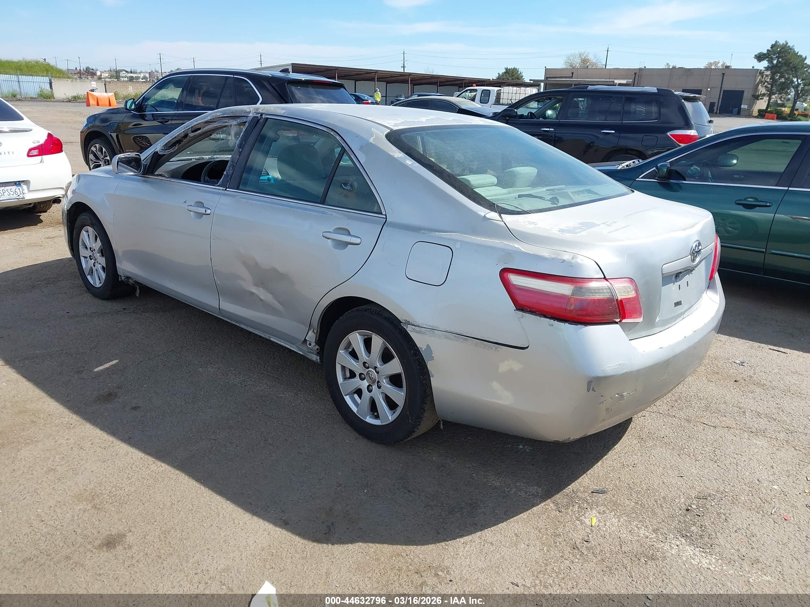 TOYOTA CAMRY image 3