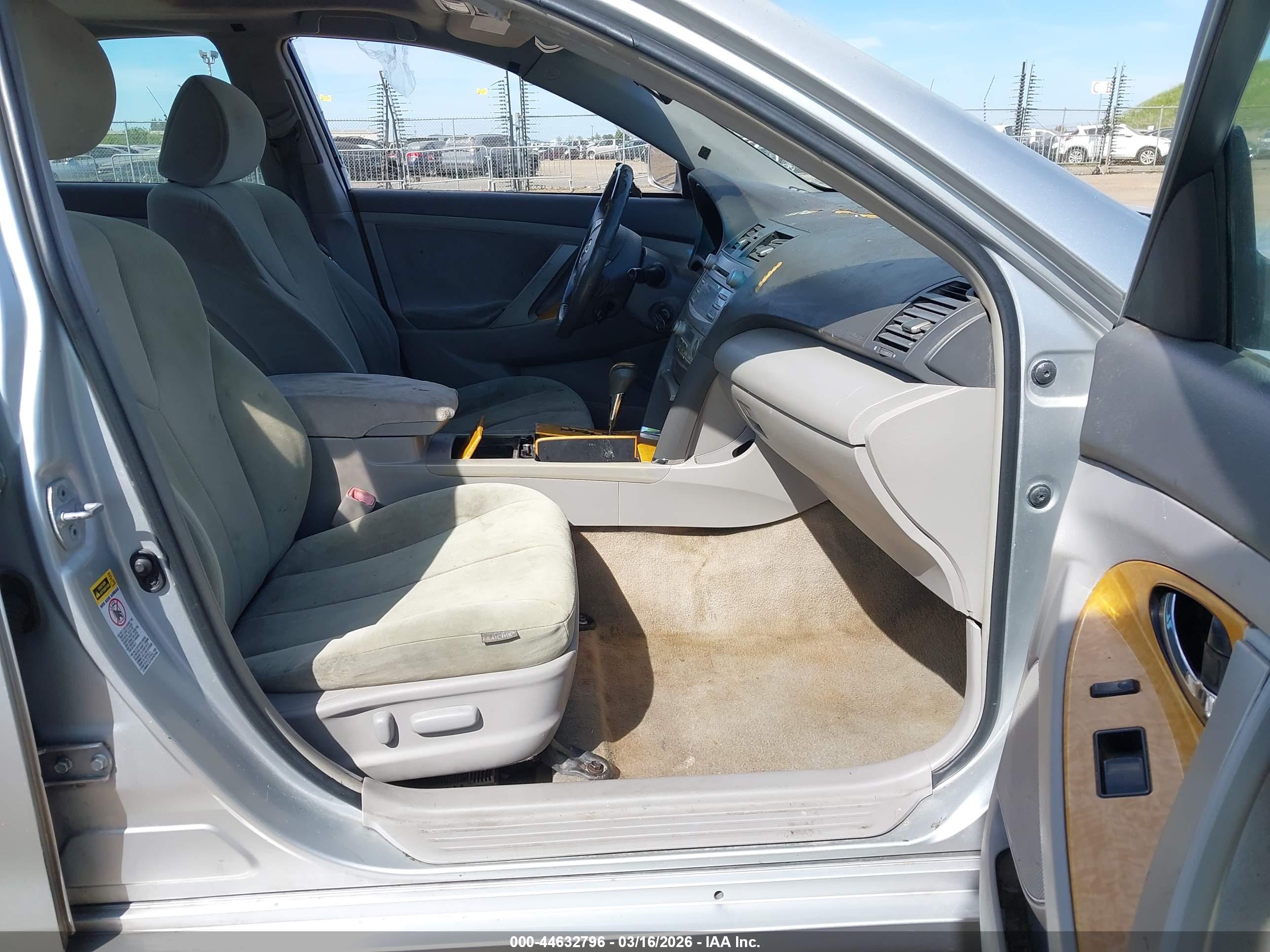 TOYOTA CAMRY image 5