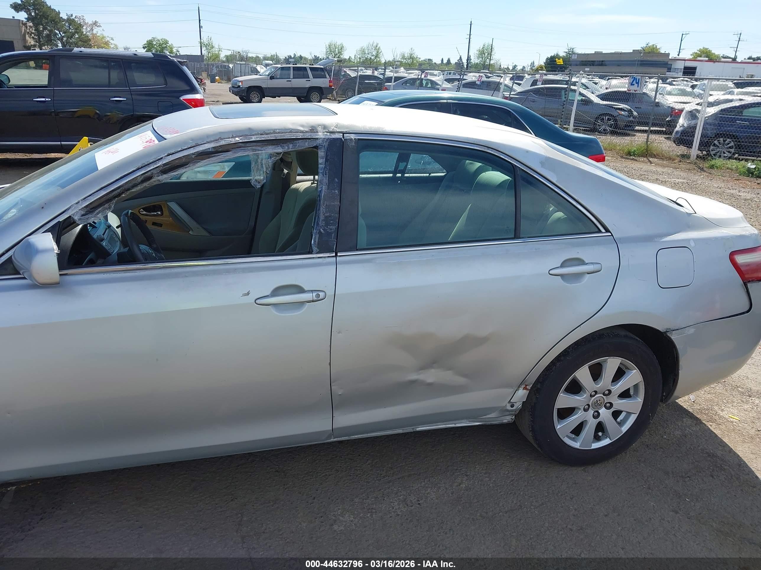 TOYOTA CAMRY image 6