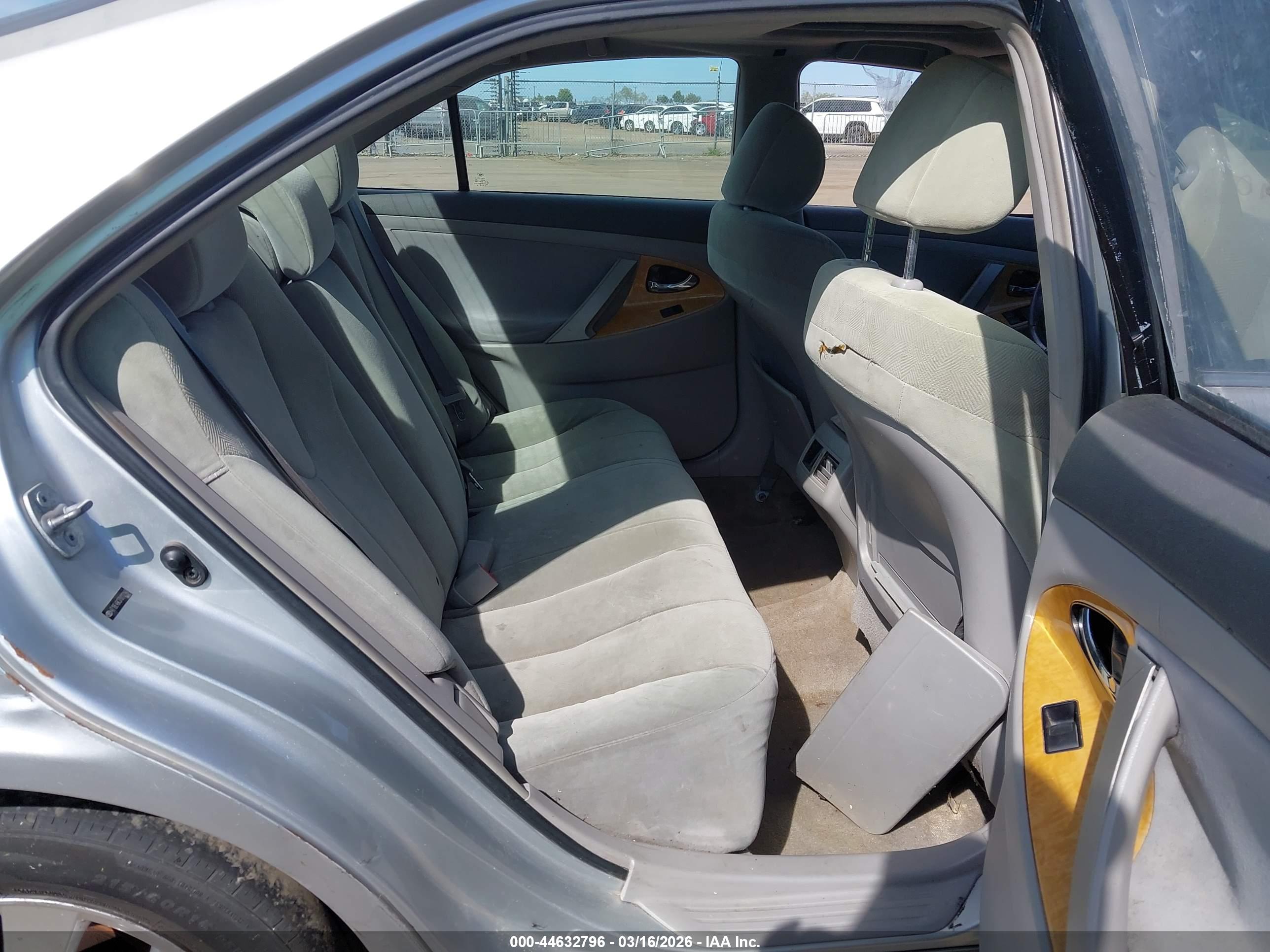 TOYOTA CAMRY image 8