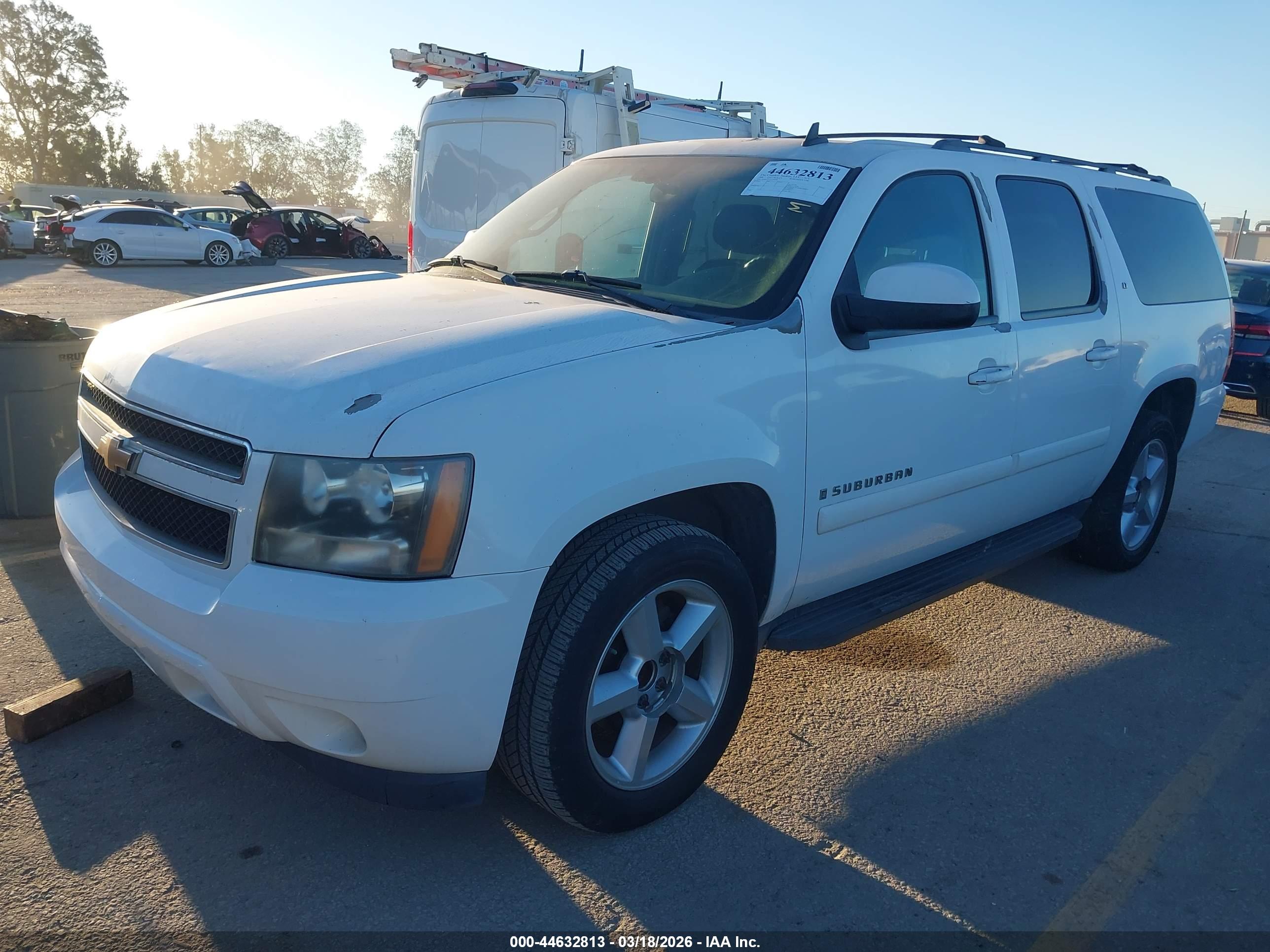 CHEVROLET SUBURBAN image 2