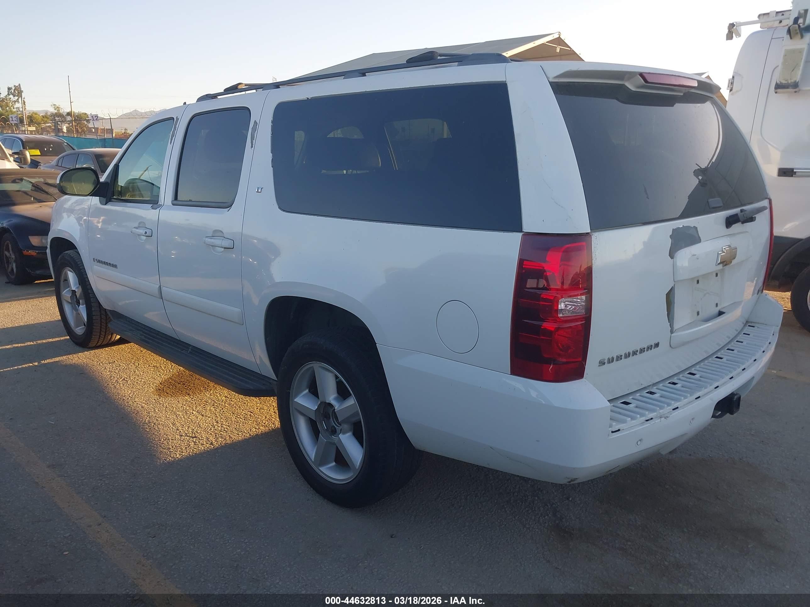 CHEVROLET SUBURBAN image 3