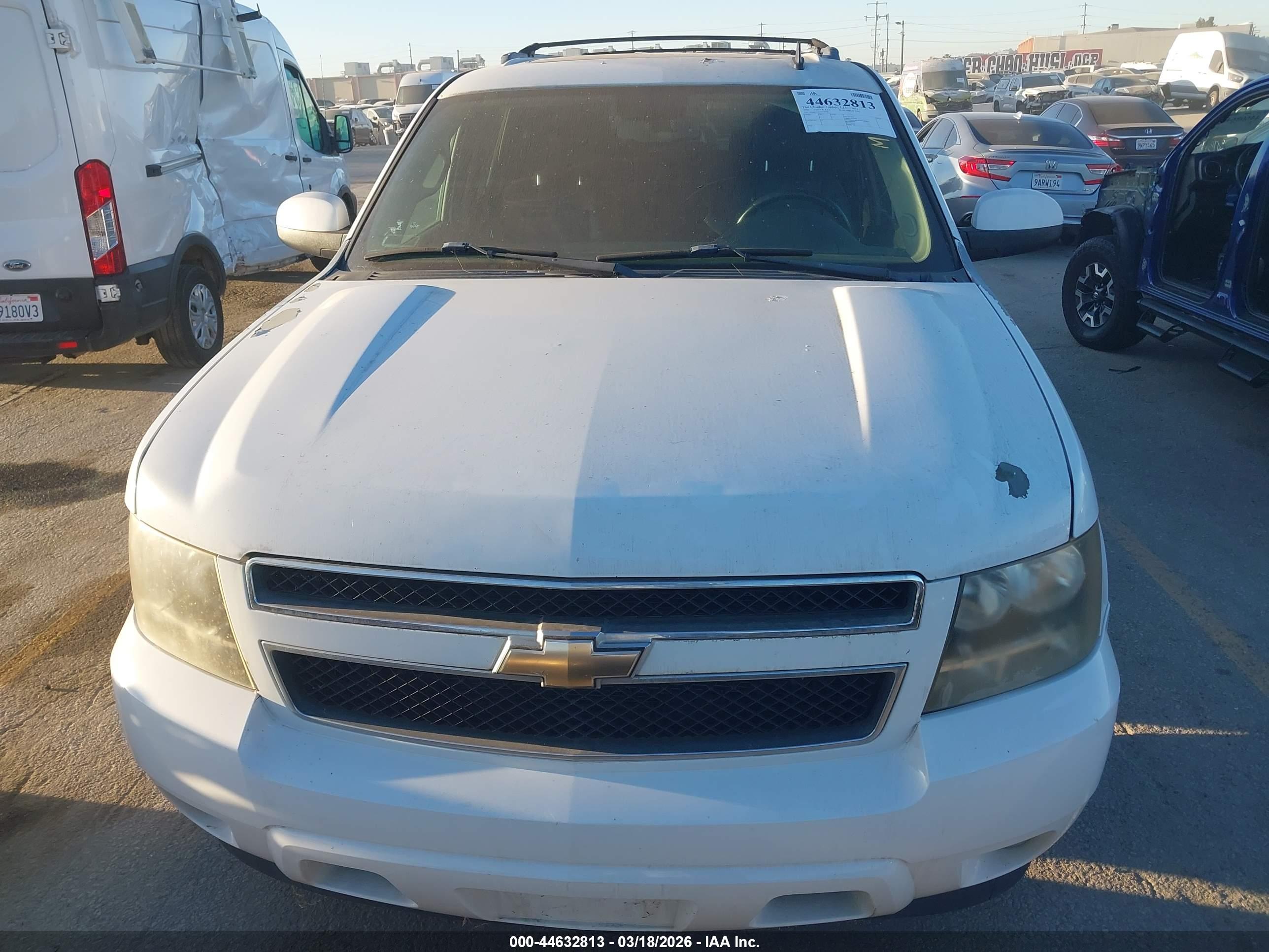 CHEVROLET SUBURBAN image 6