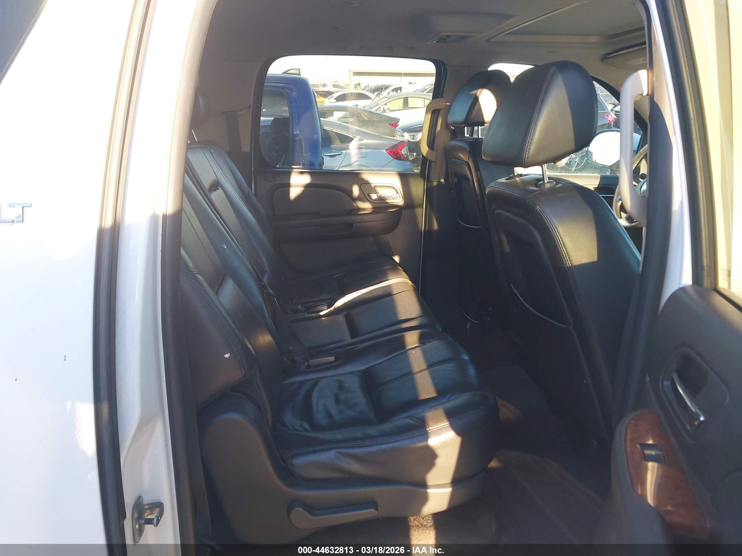 CHEVROLET SUBURBAN image 8