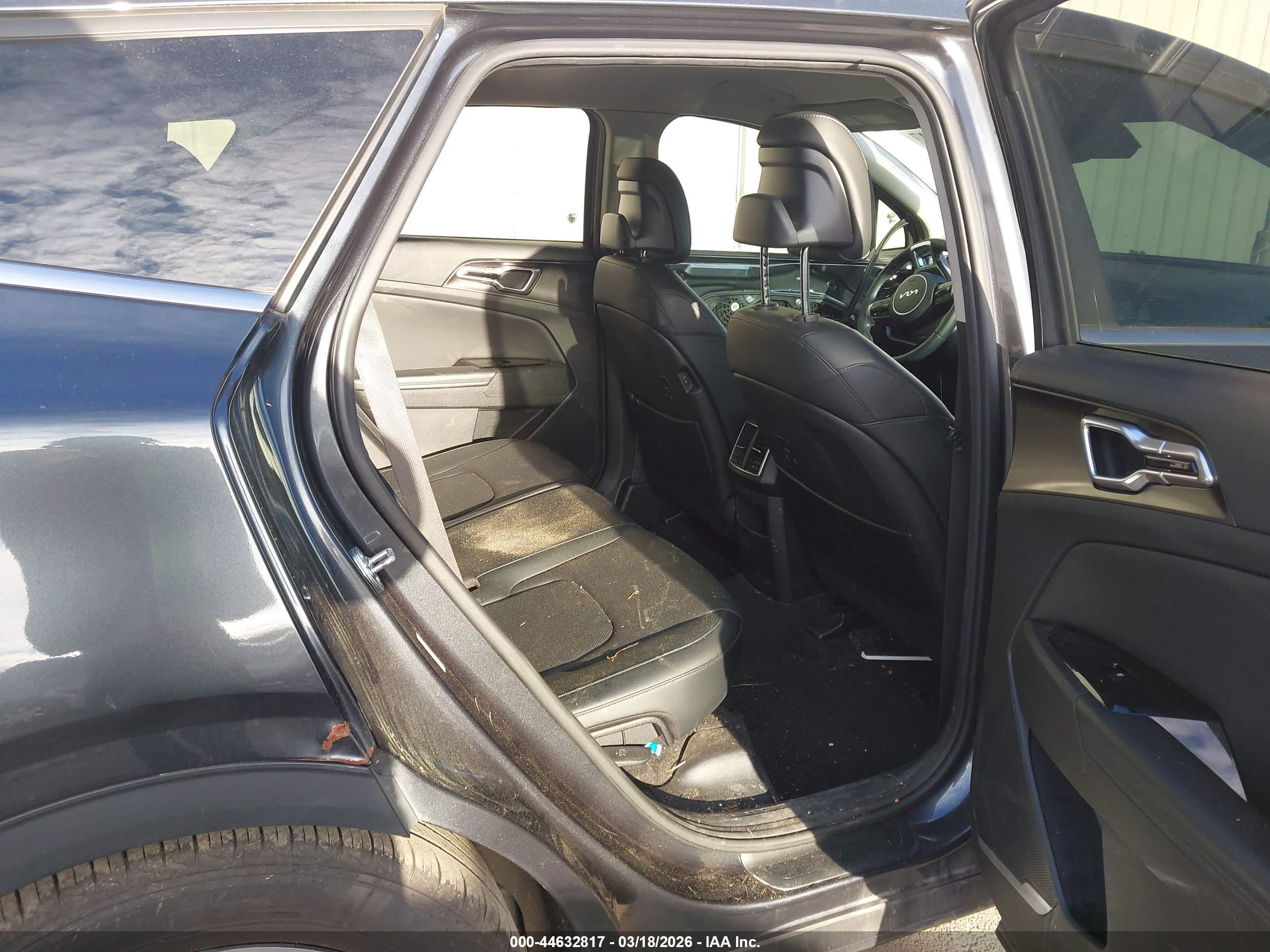 KIA SPORTAGE image 8
