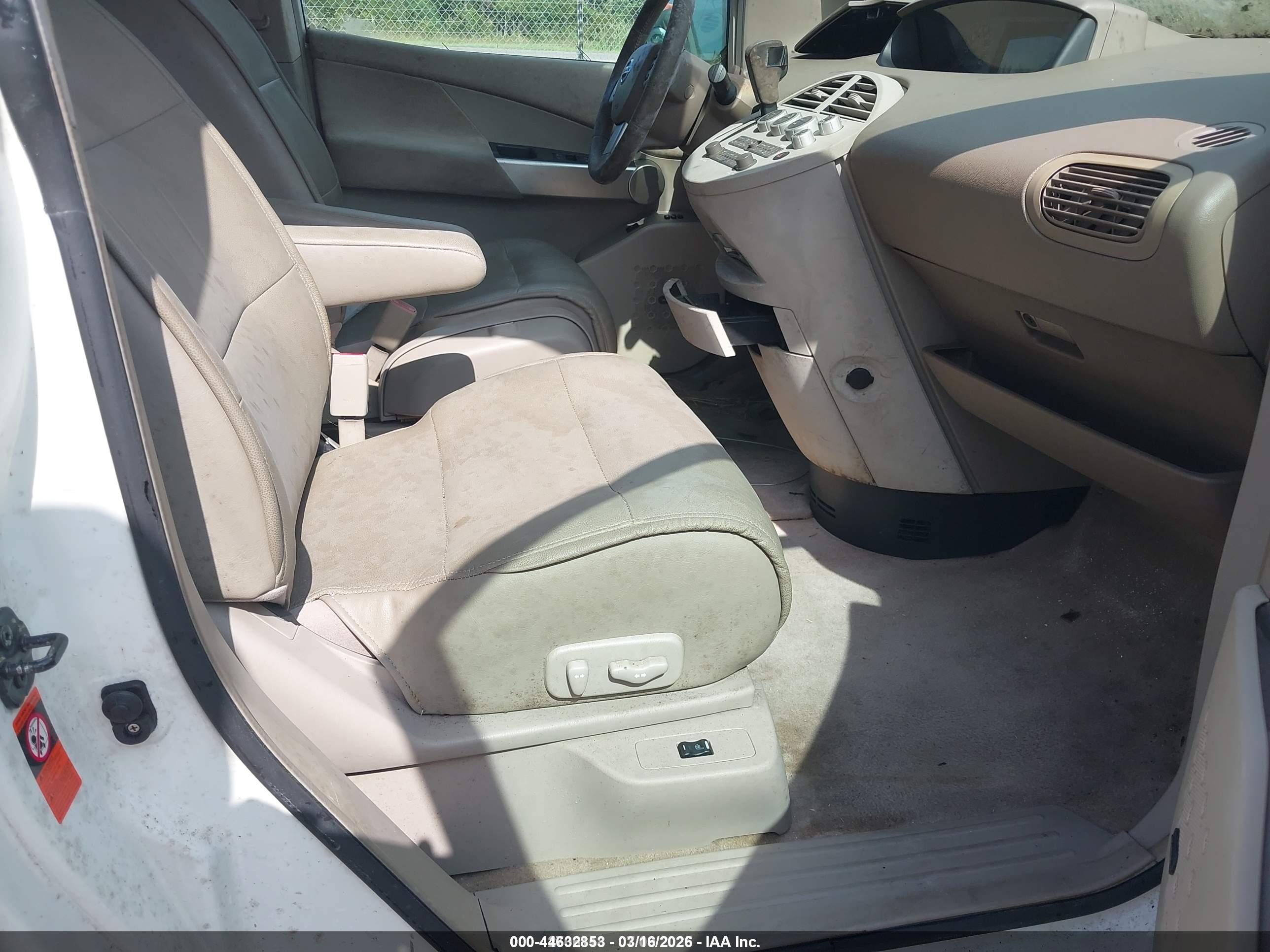 NISSAN QUEST image 5