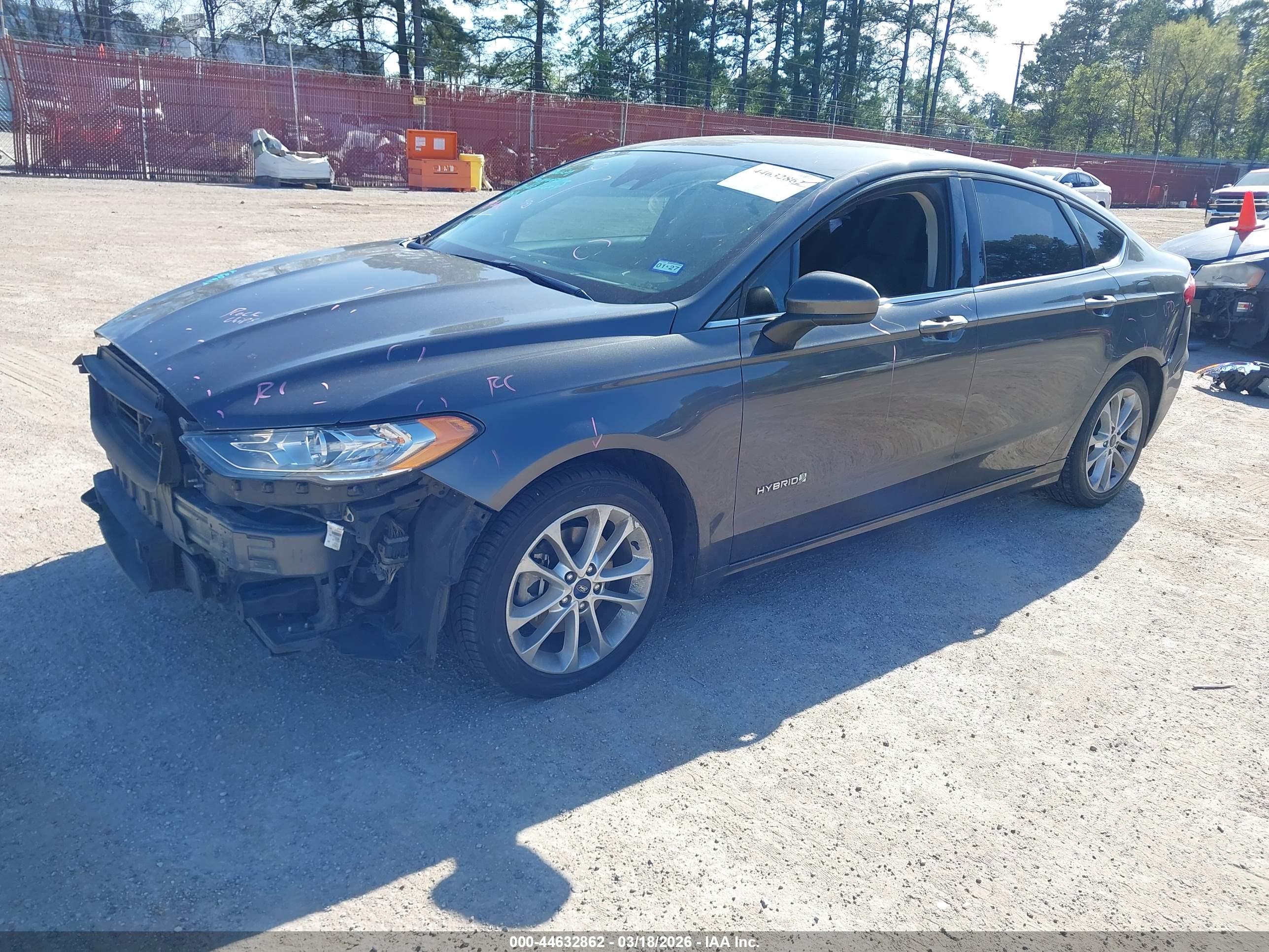 FORD FUSION image 2
