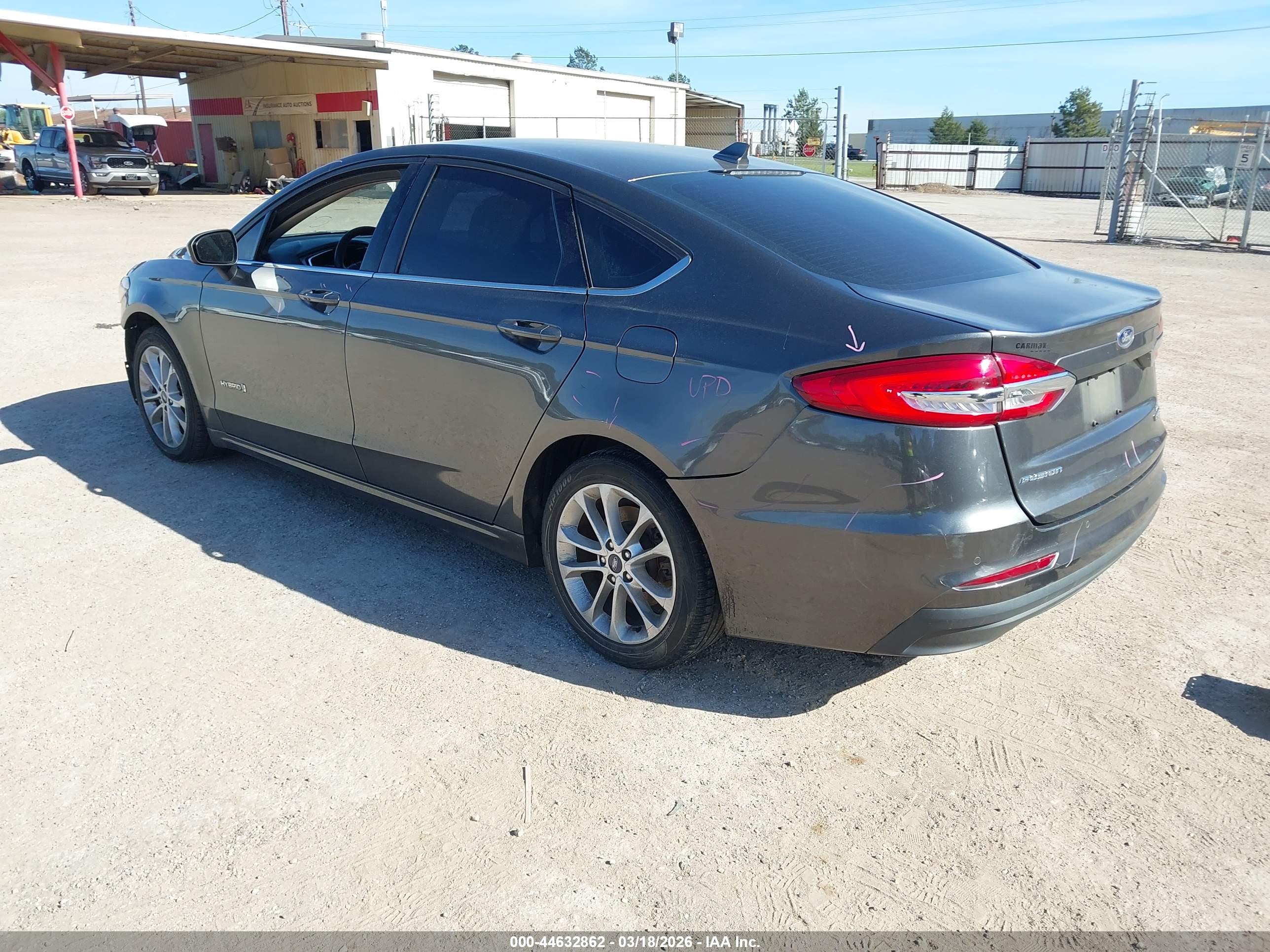FORD FUSION image 3